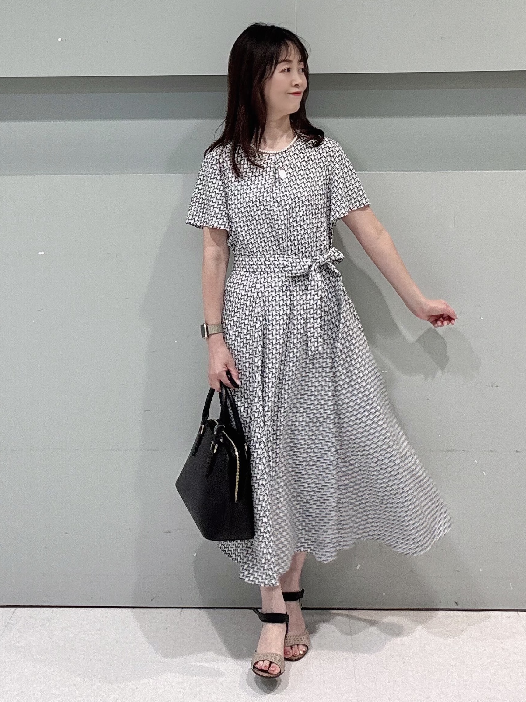makiさんの「UNTITLED｜【美シルエット/洗える】ジオメプリントワンピース」を使ったコーディネート