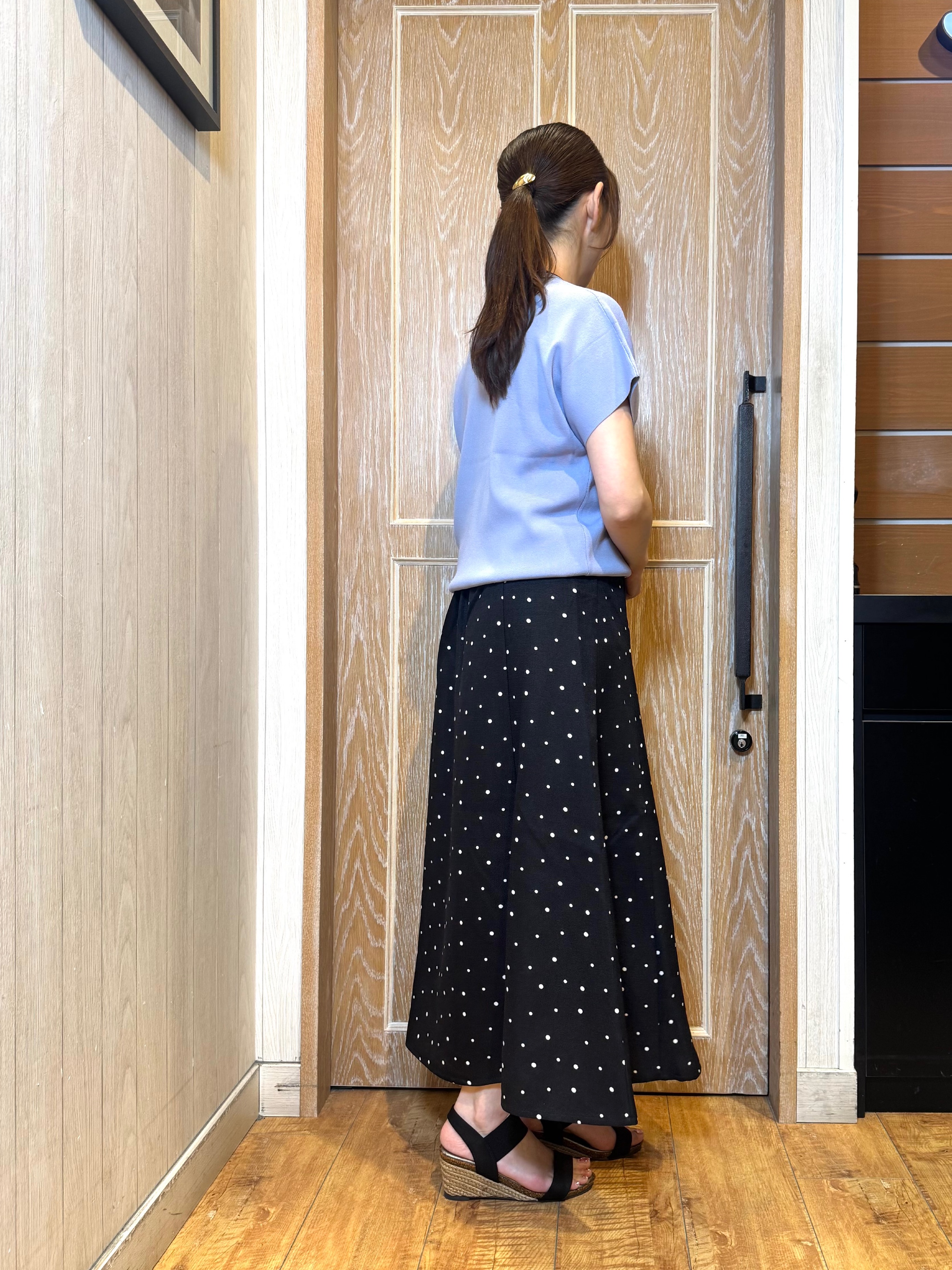 KAORIさんの「SHOO･LA･RUE｜【高レビュー/毎日洗える/UV】二の腕も隠せる 配色ボウタイニット」を使ったコーディネート