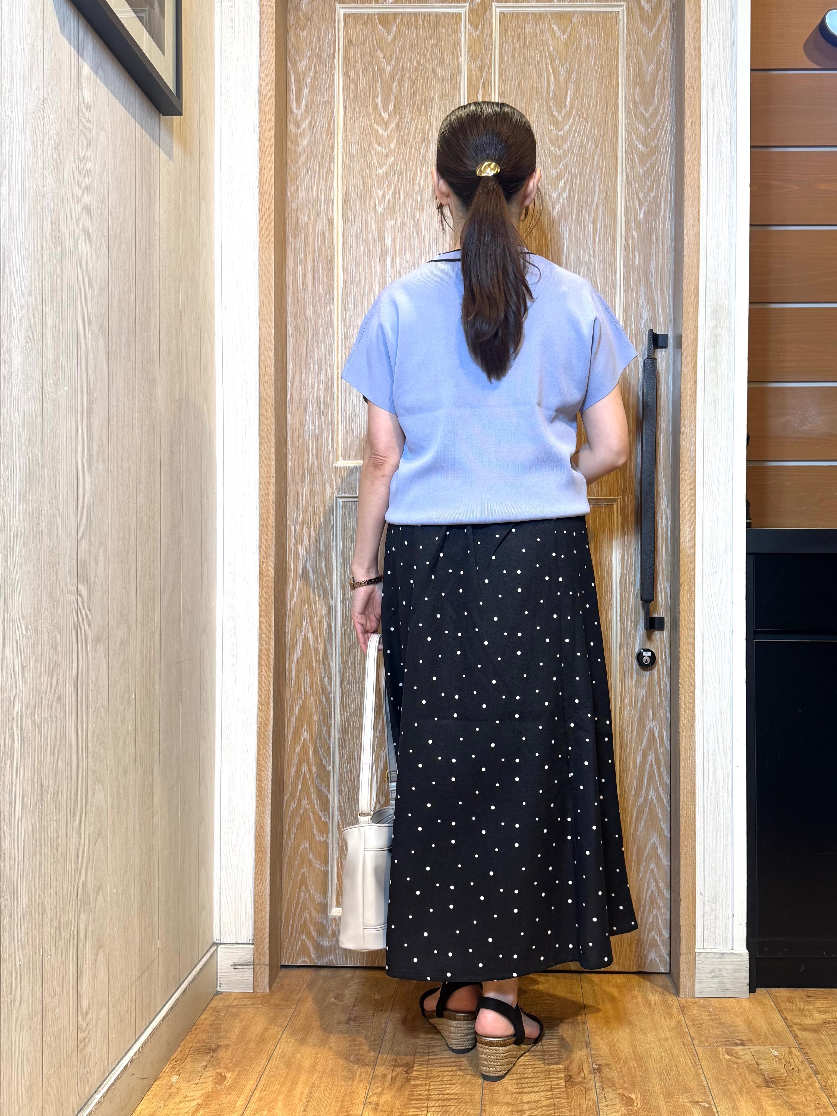 KAORIさんの「SHOO･LA･RUE｜【高レビュー/毎日洗える/UV】二の腕も隠せる 配色ボウタイニット」を使ったコーディネート