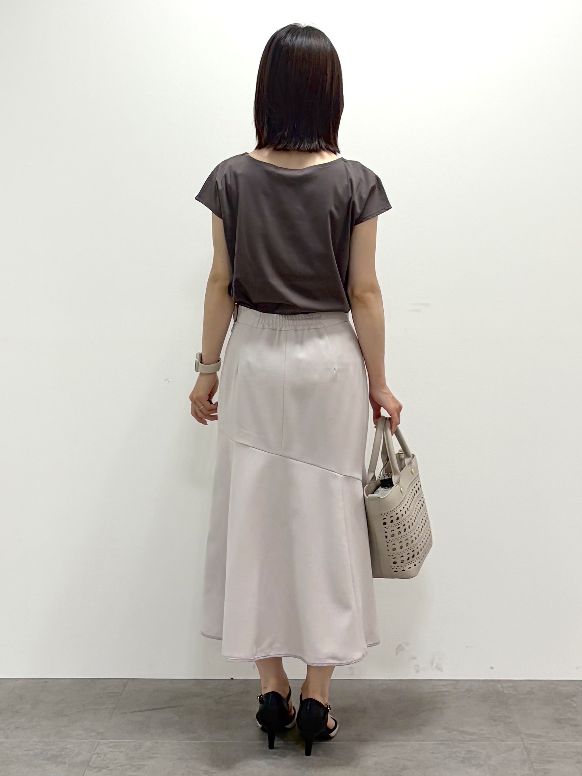 kozuさんの「index｜【接触冷感】ビジューキーネックフレンチトップス《UVケア／洗濯機OK／XS～3L／8col》」を使ったコーディネート