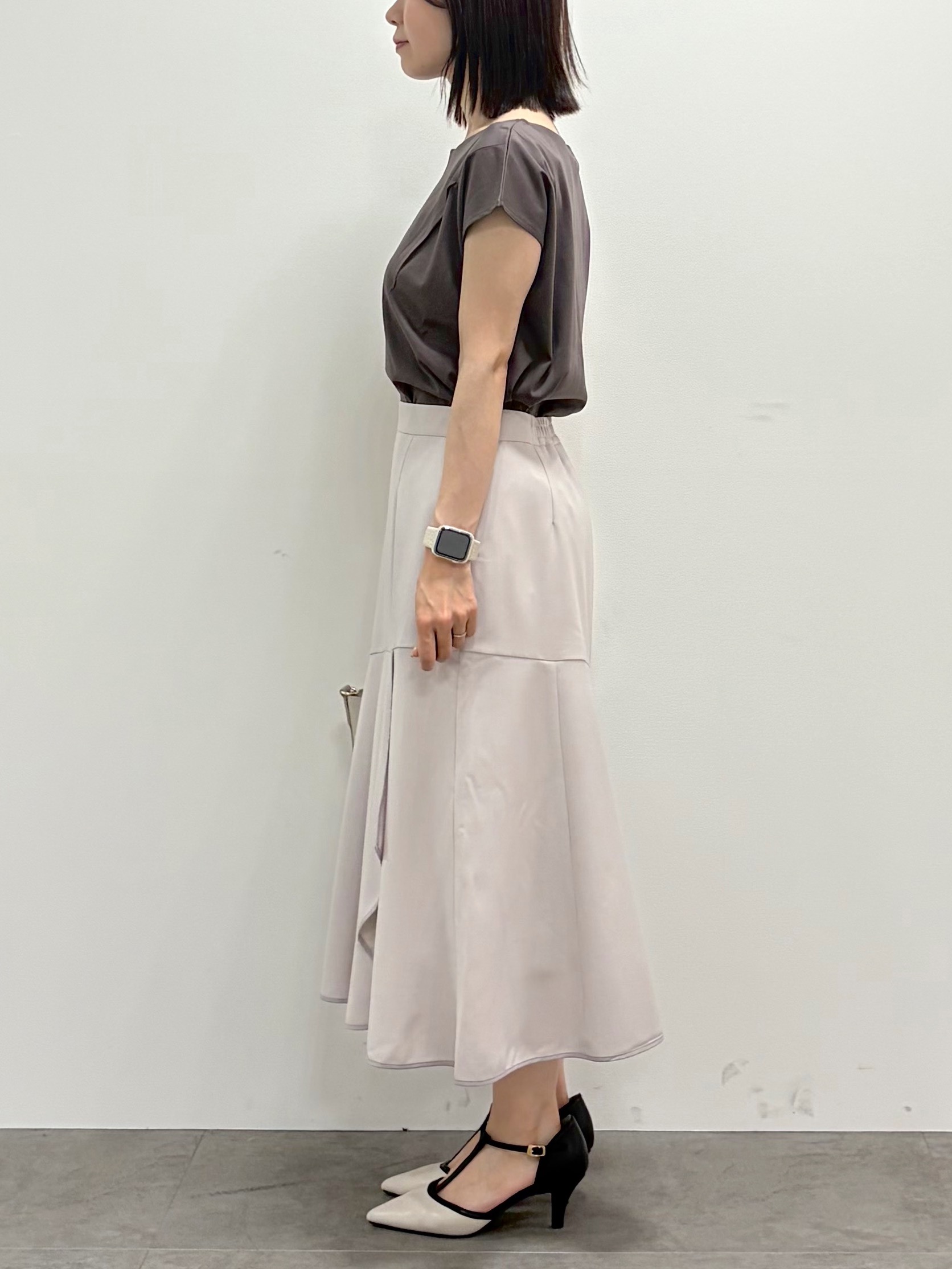 kozuさんの「index｜【接触冷感】ビジューキーネックフレンチトップス《UVケア／洗濯機OK／XS～3L／8col》」を使ったコーディネート