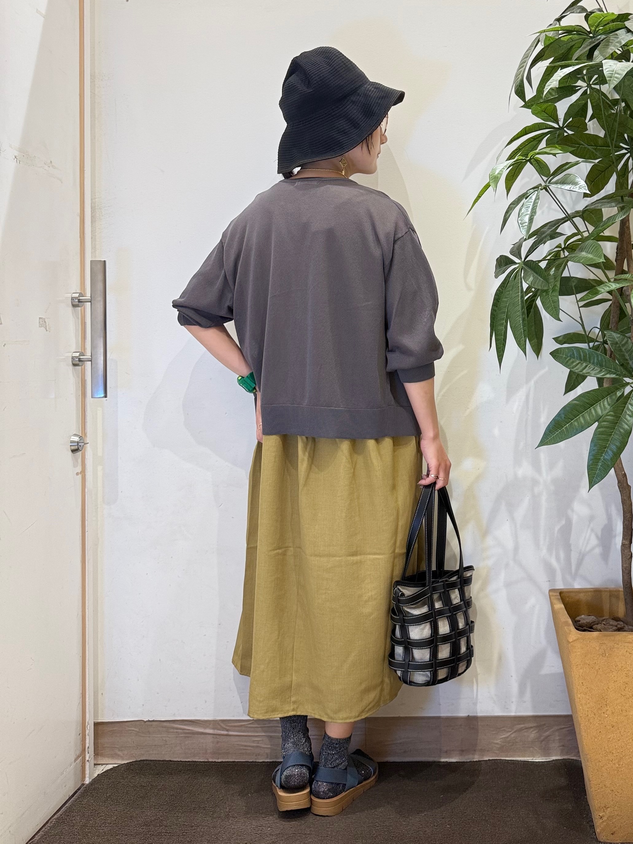misakiさんの「SHOO･LA･RUE｜【洗濯機可/S-LL】程よいVネックですっきり魅せる ジップアップ 7分袖シアーカーディガン」を使ったコーディネート