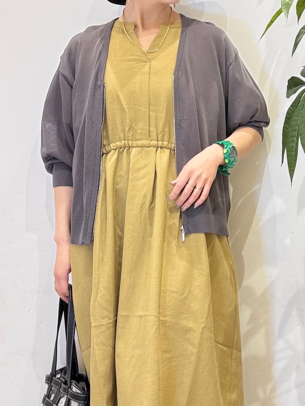 misakiさんの「SHOO･LA･RUE｜【洗濯機可/S-LL】程よいVネックですっきり魅せる ジップアップ 7分袖シアーカーディガン」を使ったコーディネート