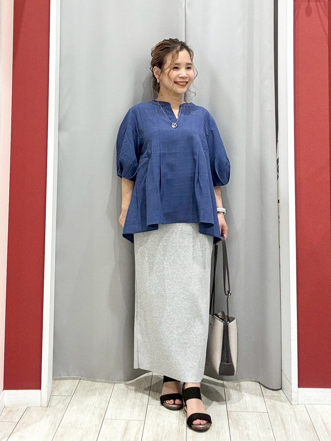 shioさんの「SHOO･LA･RUE｜【高レビュー/洗濯後しわになりにくい/インせず着られる】自然に体型カバー 麻調ペプラムブラウス」を使ったコーディネート