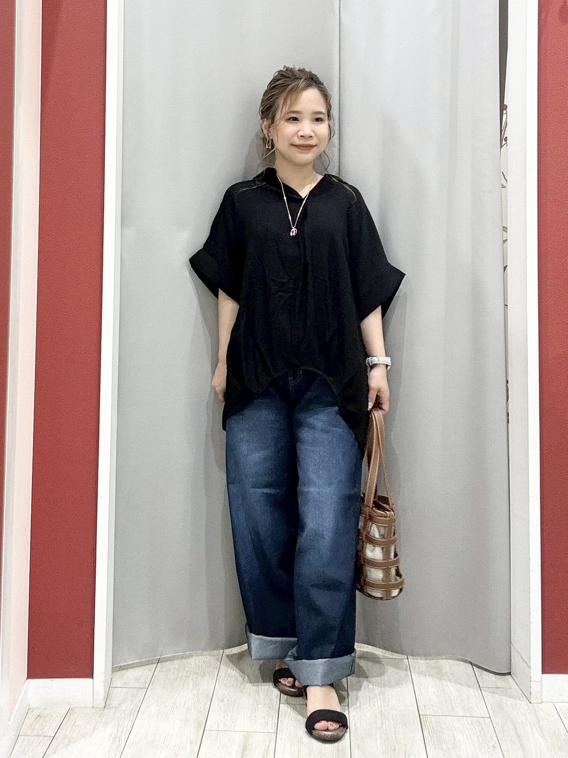 shioさんの「SHOO･LA･RUE｜【S-LL/洗濯機可】インせず着られる 裾タック スキッパーシャツ」を使ったコーディネート
