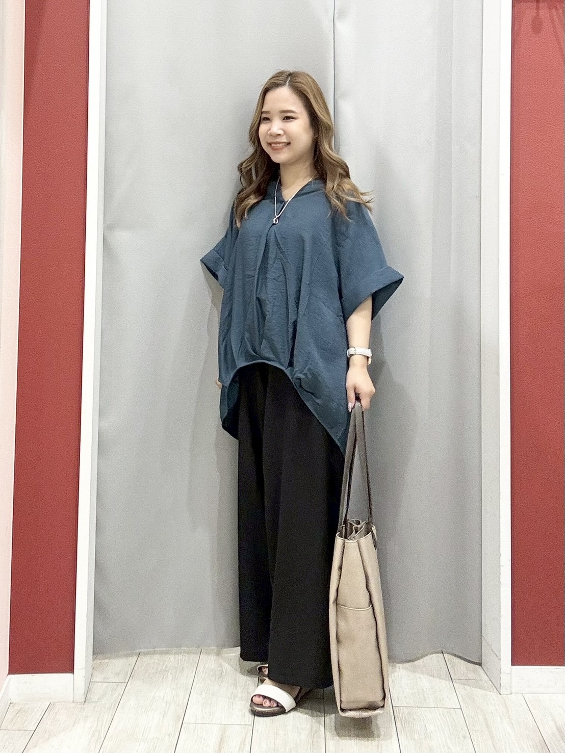shioさんの「SHOO･LA･RUE｜【S-LL/洗濯機可】インせず着られる 裾タック スキッパーシャツ」を使ったコーディネート