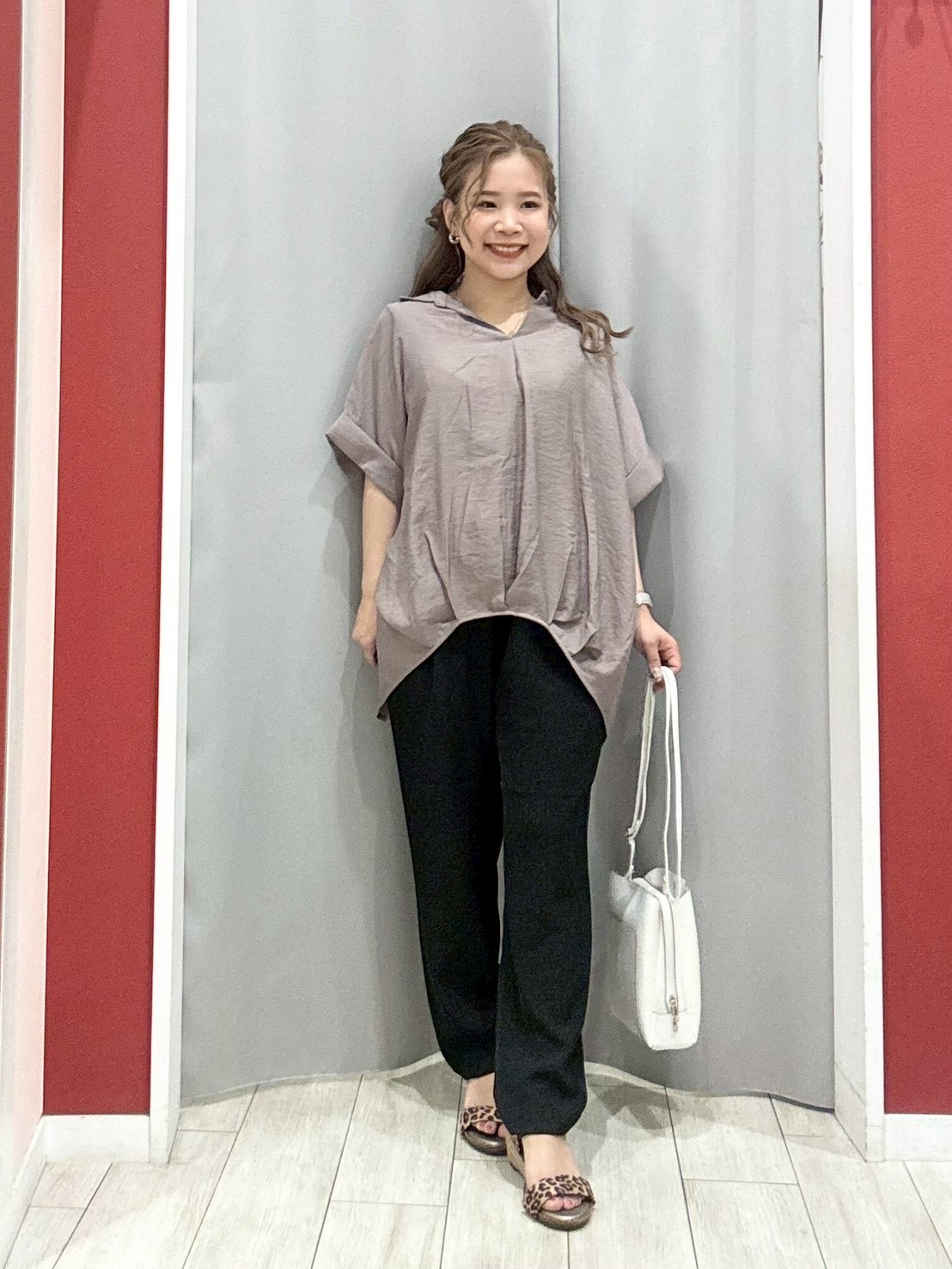 shioさんの「SHOO･LA･RUE｜【S-LL/洗濯機可】インせず着られる 裾タック スキッパーシャツ」を使ったコーディネート