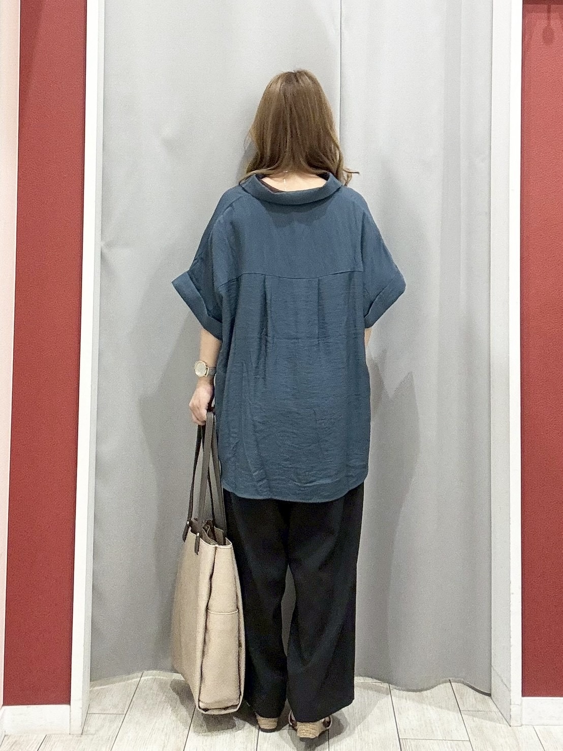 shioさんの「SHOO･LA･RUE｜【S-LL/洗濯機可】インせず着られる 裾タック スキッパーシャツ」を使ったコーディネート