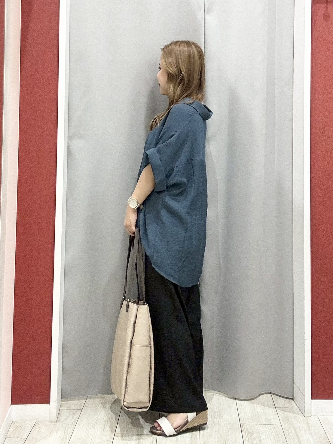 shioさんの「SHOO･LA･RUE｜【S-LL/洗濯機可】インせず着られる 裾タック スキッパーシャツ」を使ったコーディネート