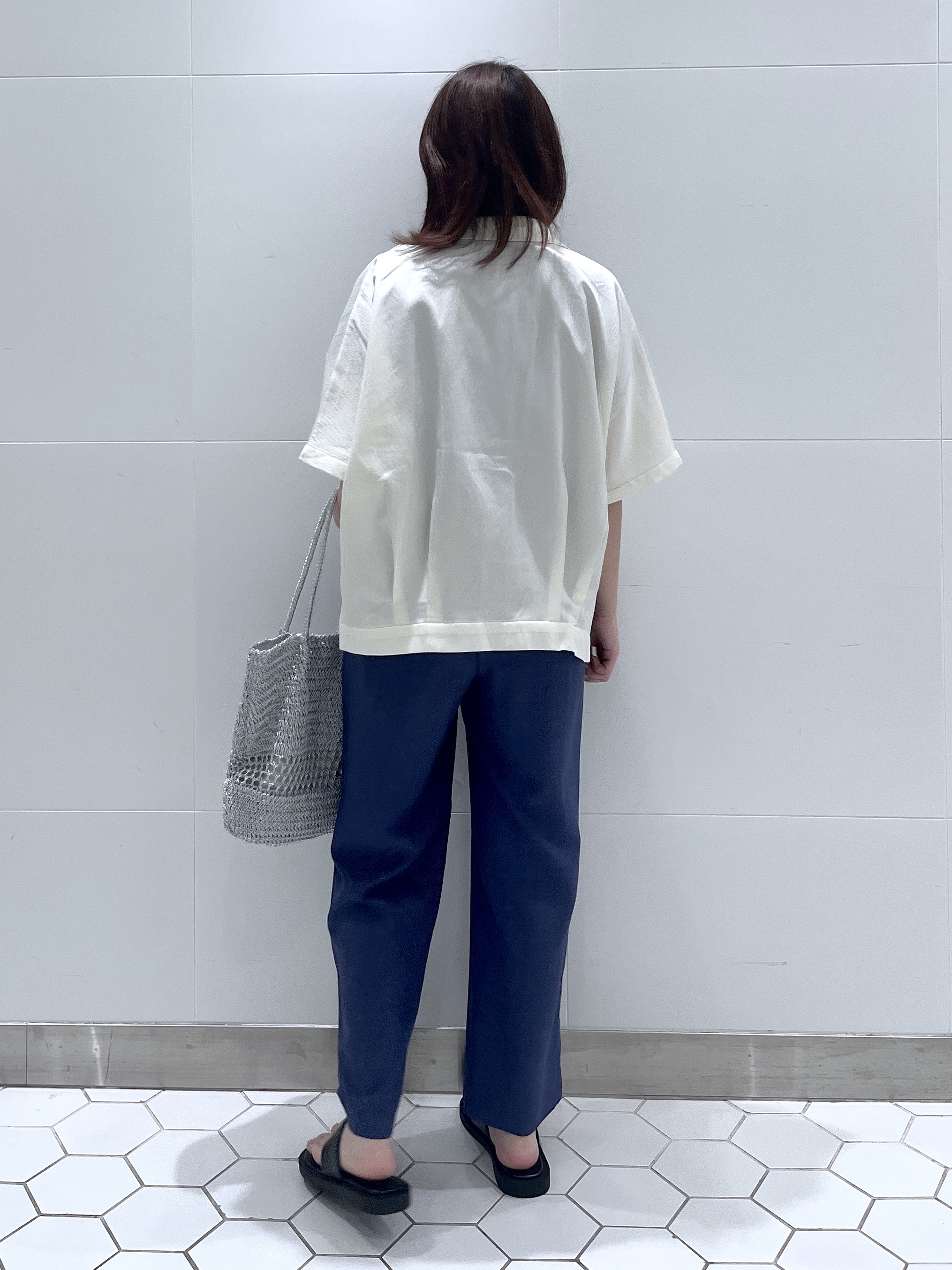 Makinoさんの「Dessin｜タックヘム クロップドシュリンクシャツ」を使ったコーディネート