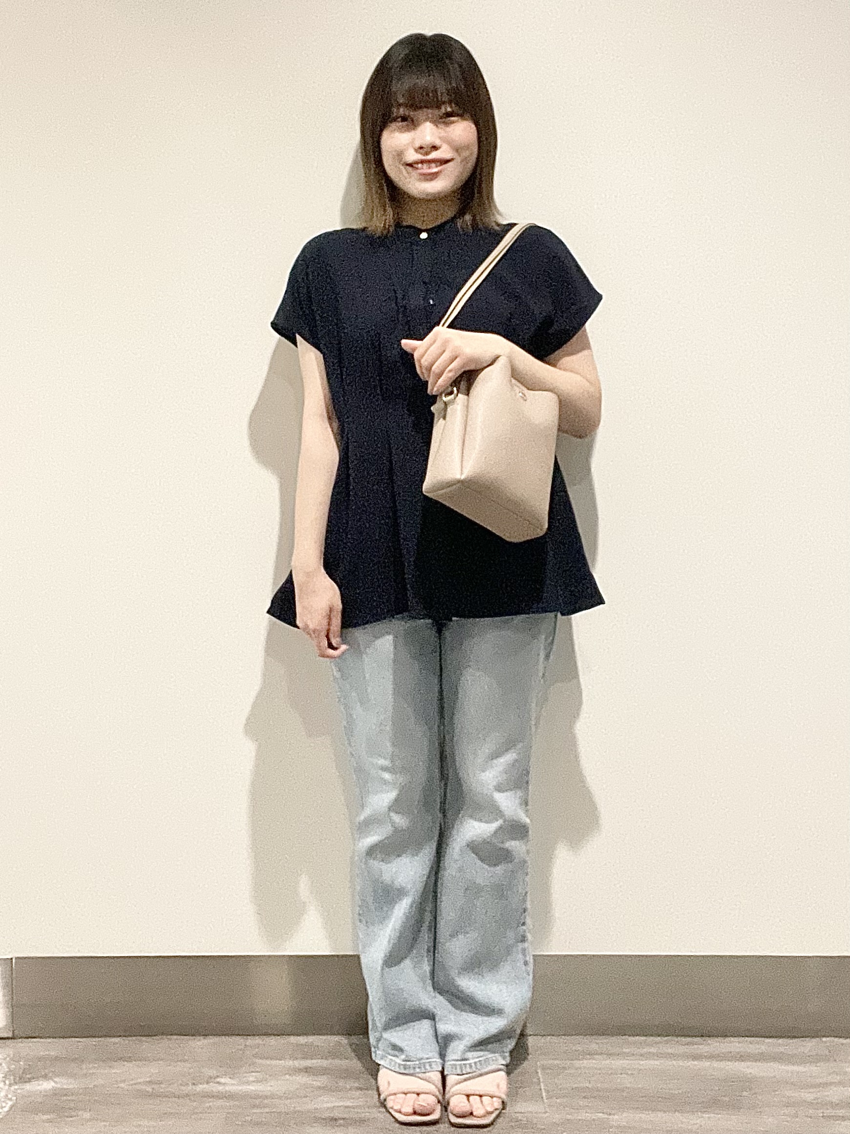 こじさんの「OPAQUE.CLIP｜【接触冷感／吸水速乾】リネンライク タックフレンチスリーブブラウス《洗濯機OK》」を使ったコーディネート