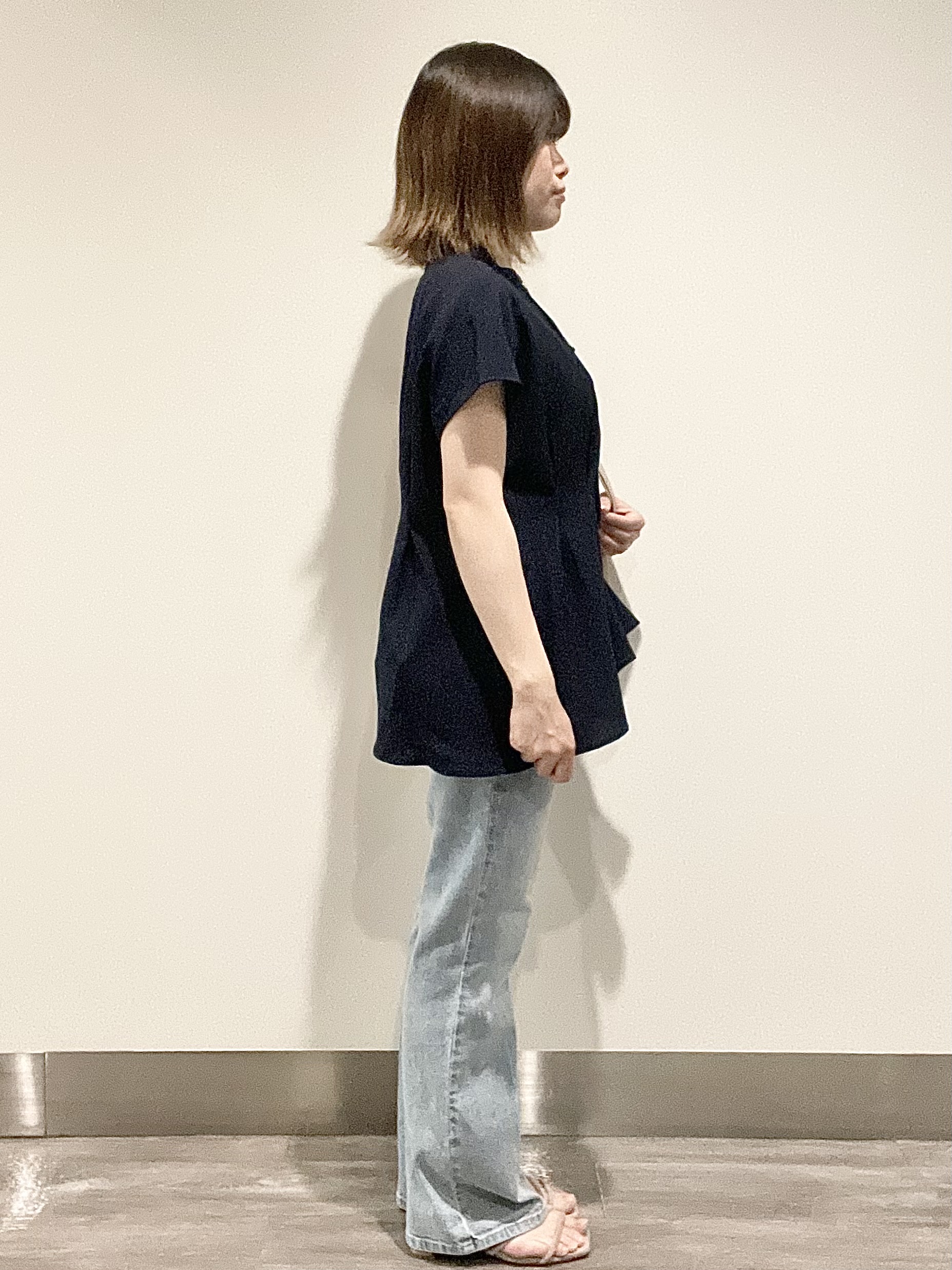 こじさんの「OPAQUE.CLIP｜【接触冷感／吸水速乾】リネンライク タックフレンチスリーブブラウス《洗濯機OK》」を使ったコーディネート