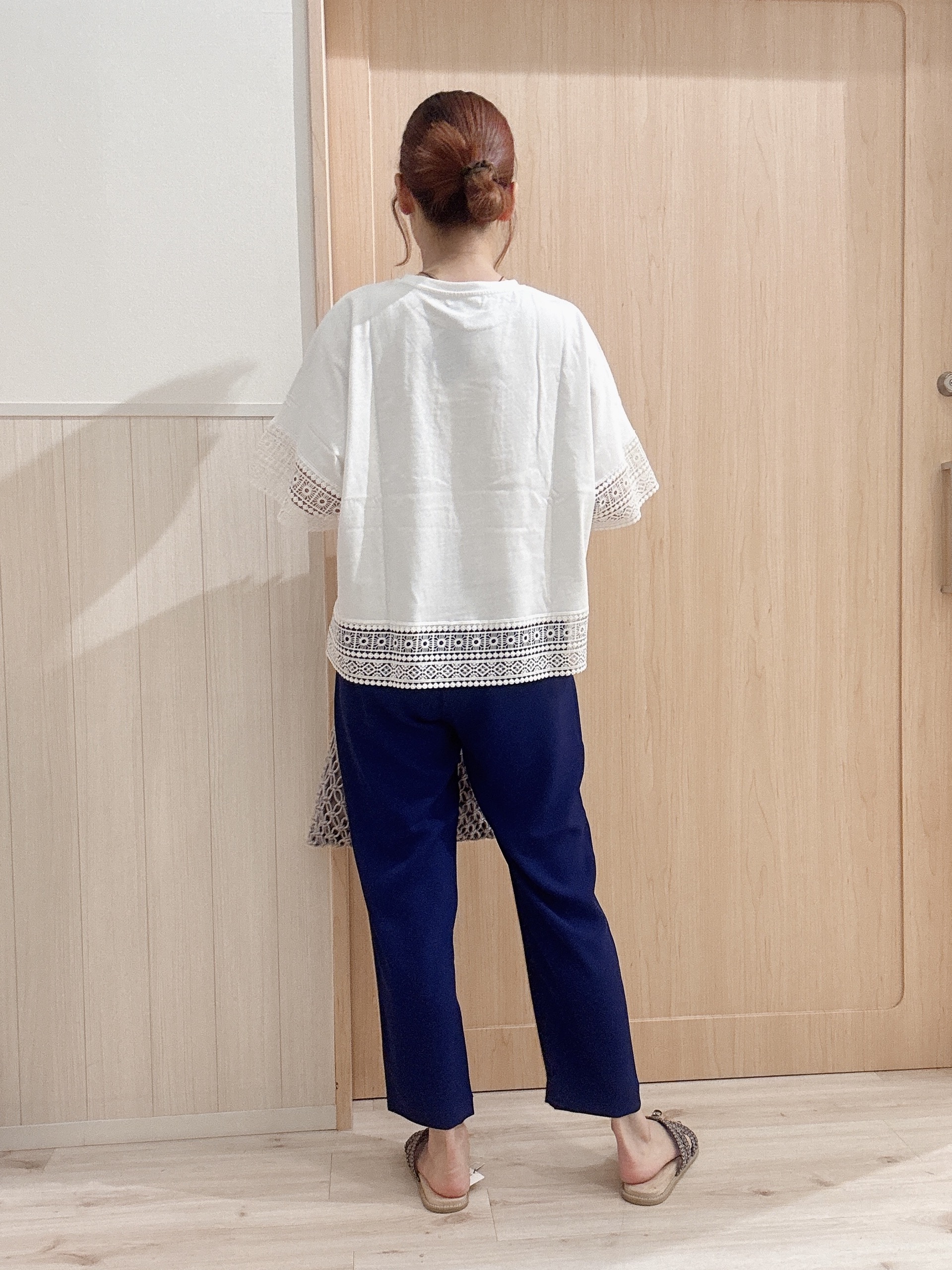 モカさんの「SHOO･LA･RUE｜【洗濯機可/体型カバー/S-LL】レース使いがポイント デザインTシャツ」を使ったコーディネート