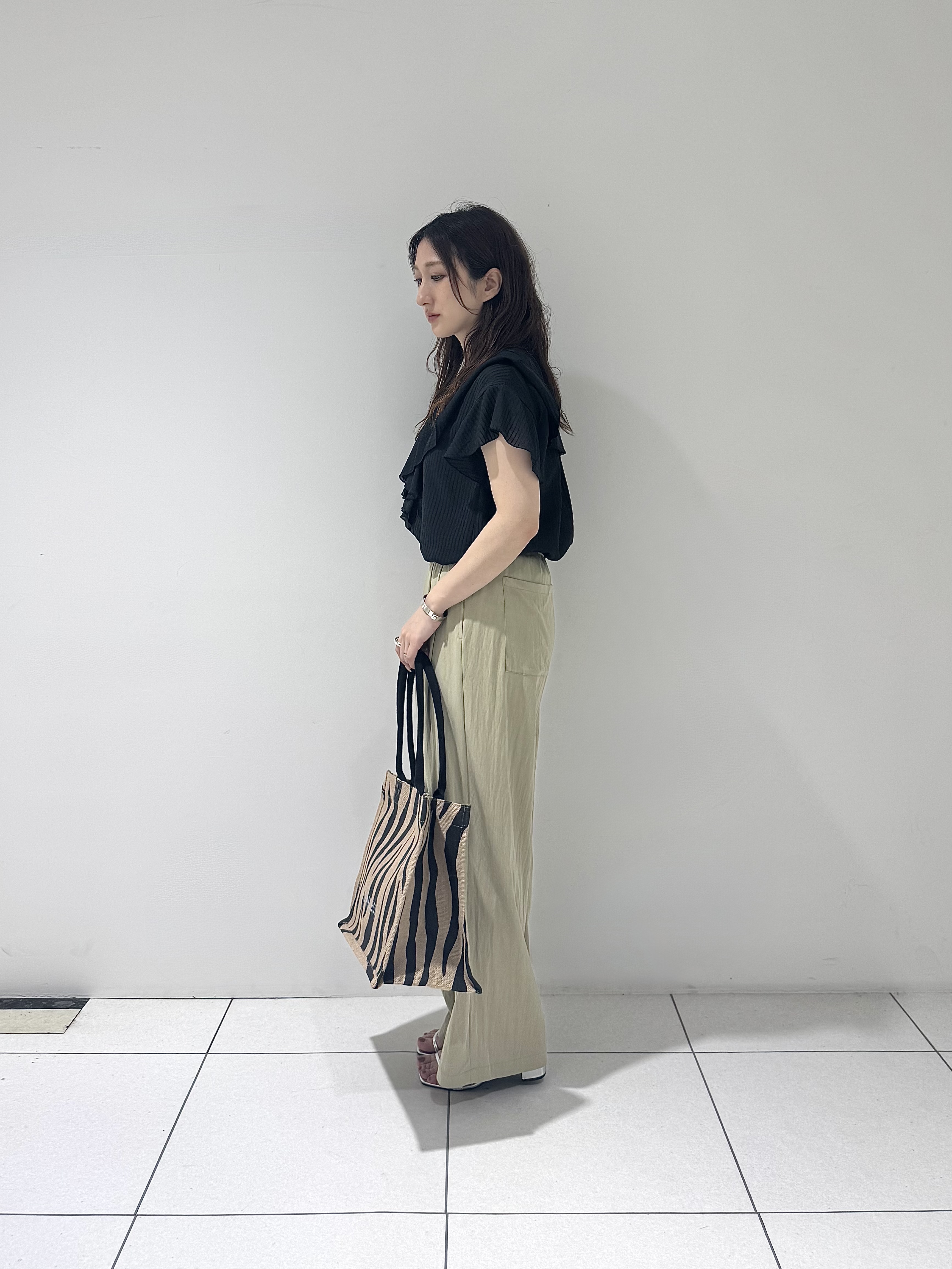 そんさんの「INDIVI｜フリルネックシアーブラウス」を使ったコーディネート