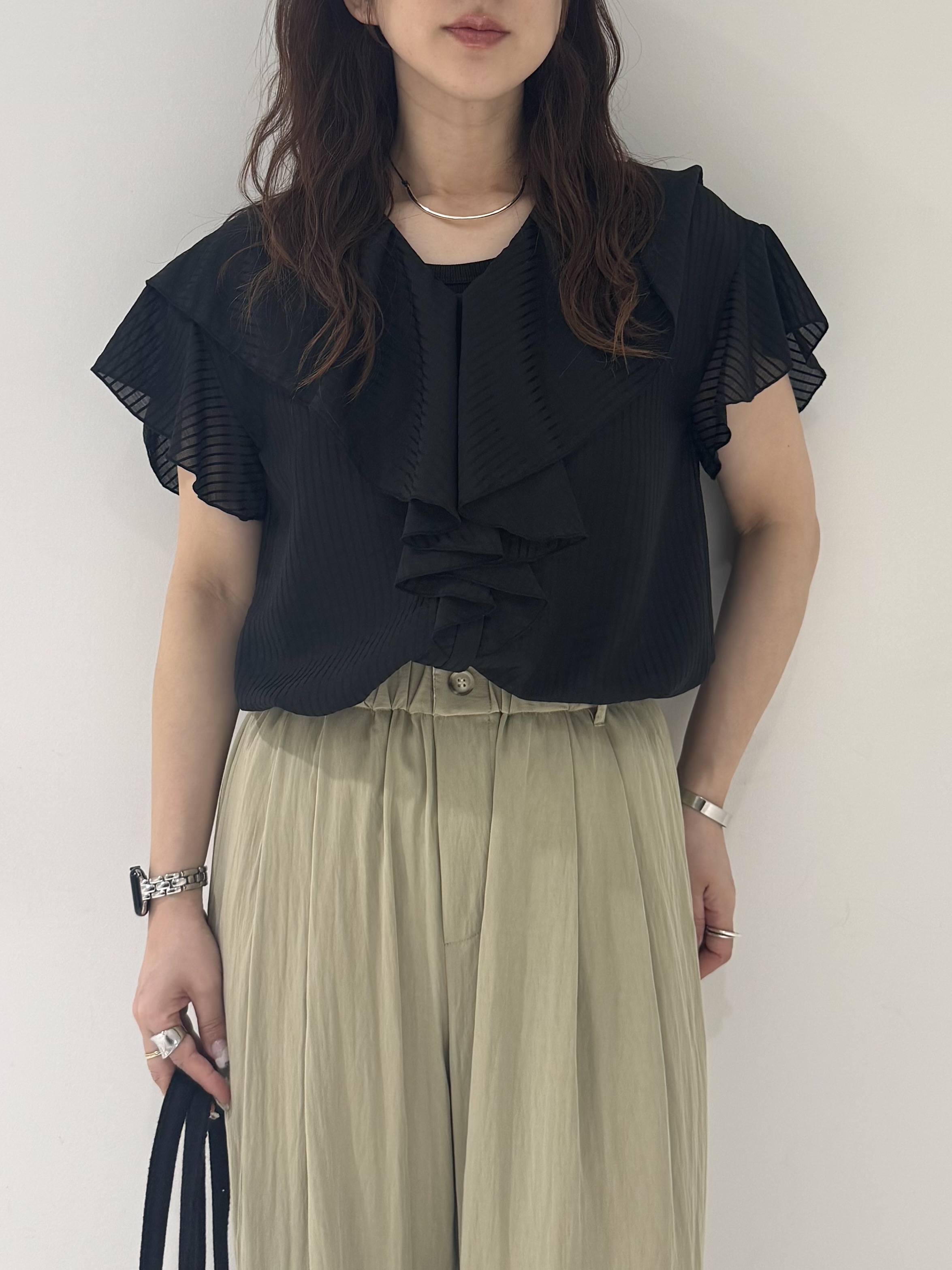 そんさんの「INDIVI｜フリルネックシアーブラウス」を使ったコーディネート