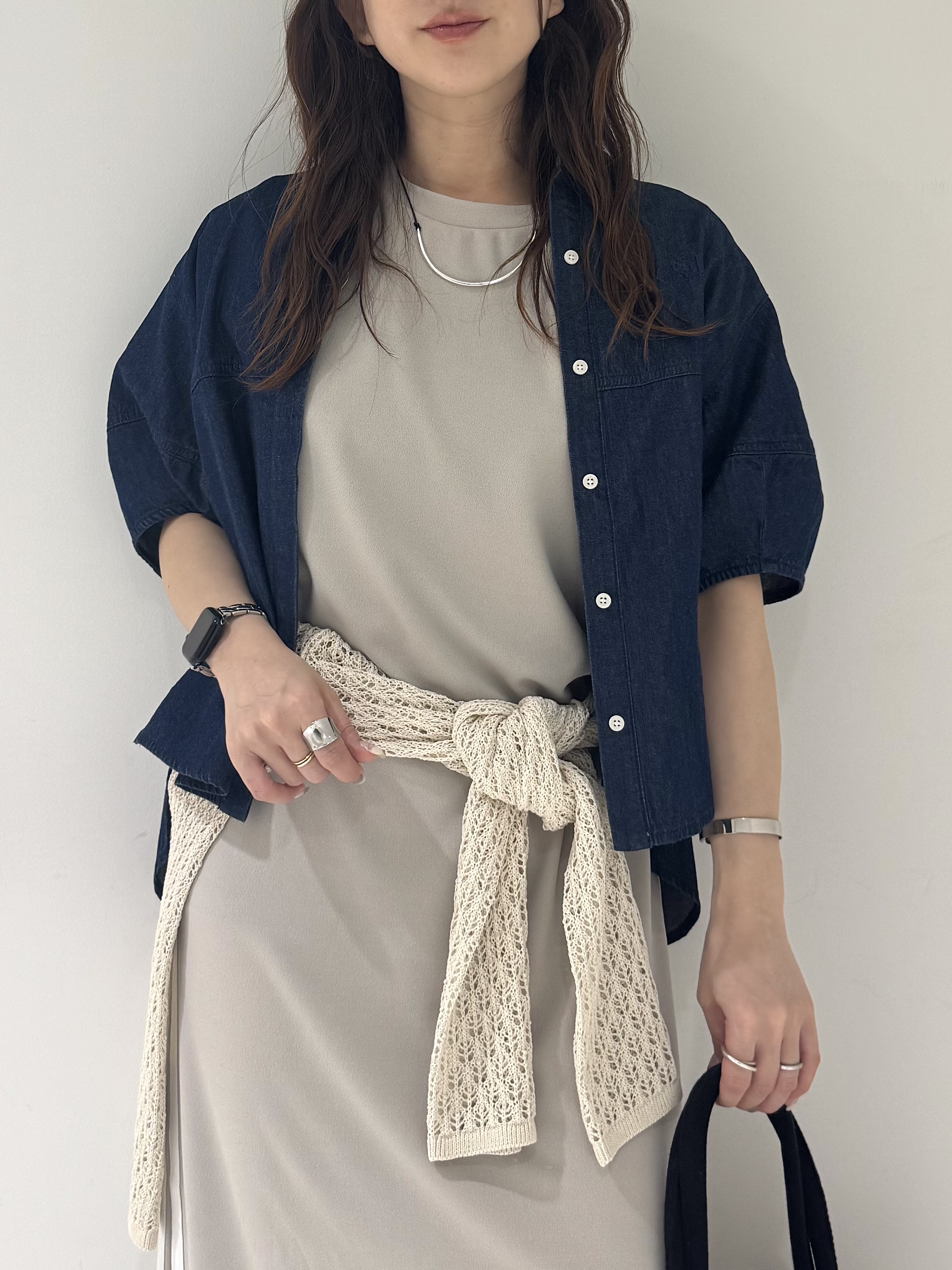 そんさんの「INDIVI｜フォルムスリーブデニムシャツ」を使ったコーディネート