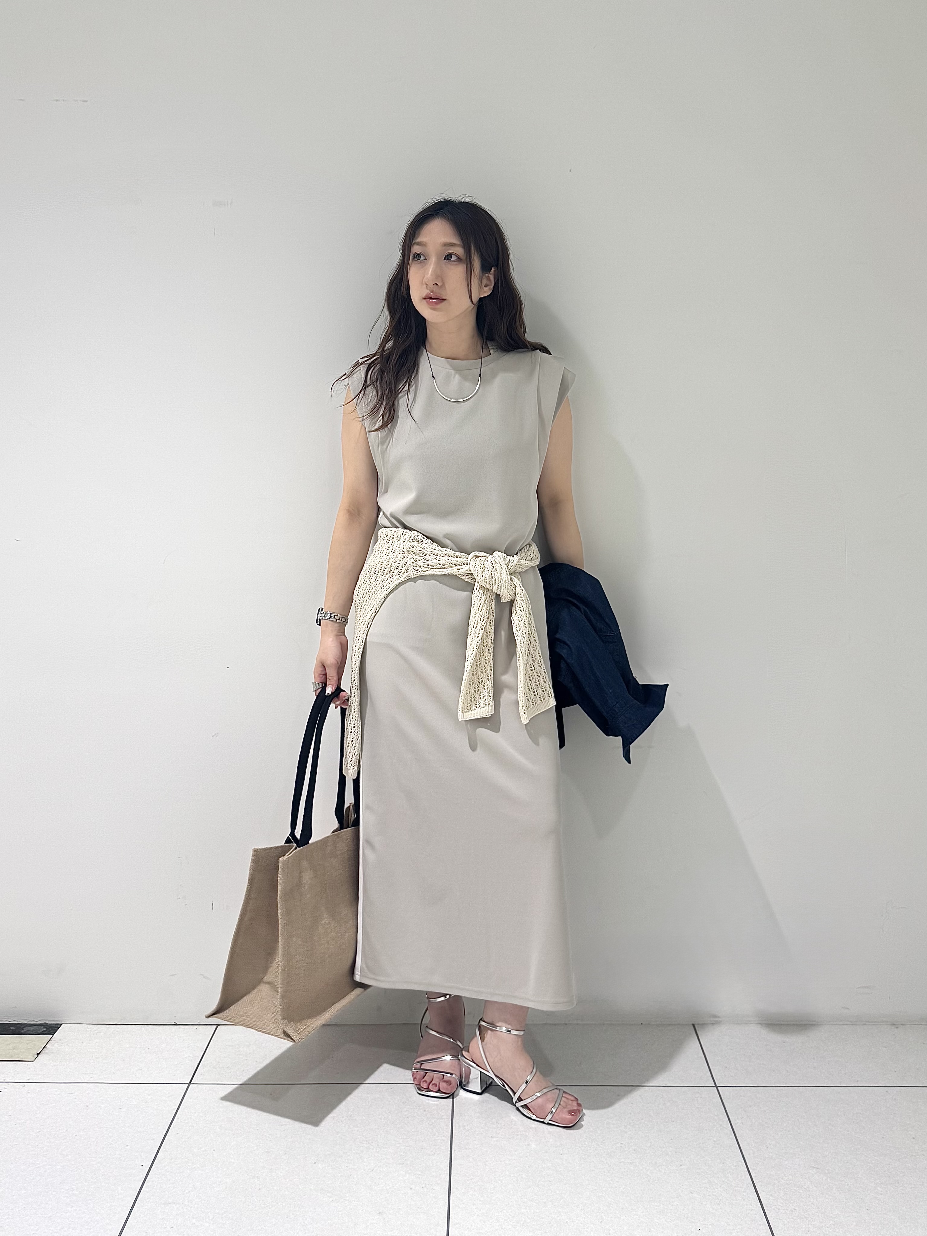 そんさんの「INDIVI｜フォルムスリーブデニムシャツ」を使ったコーディネート