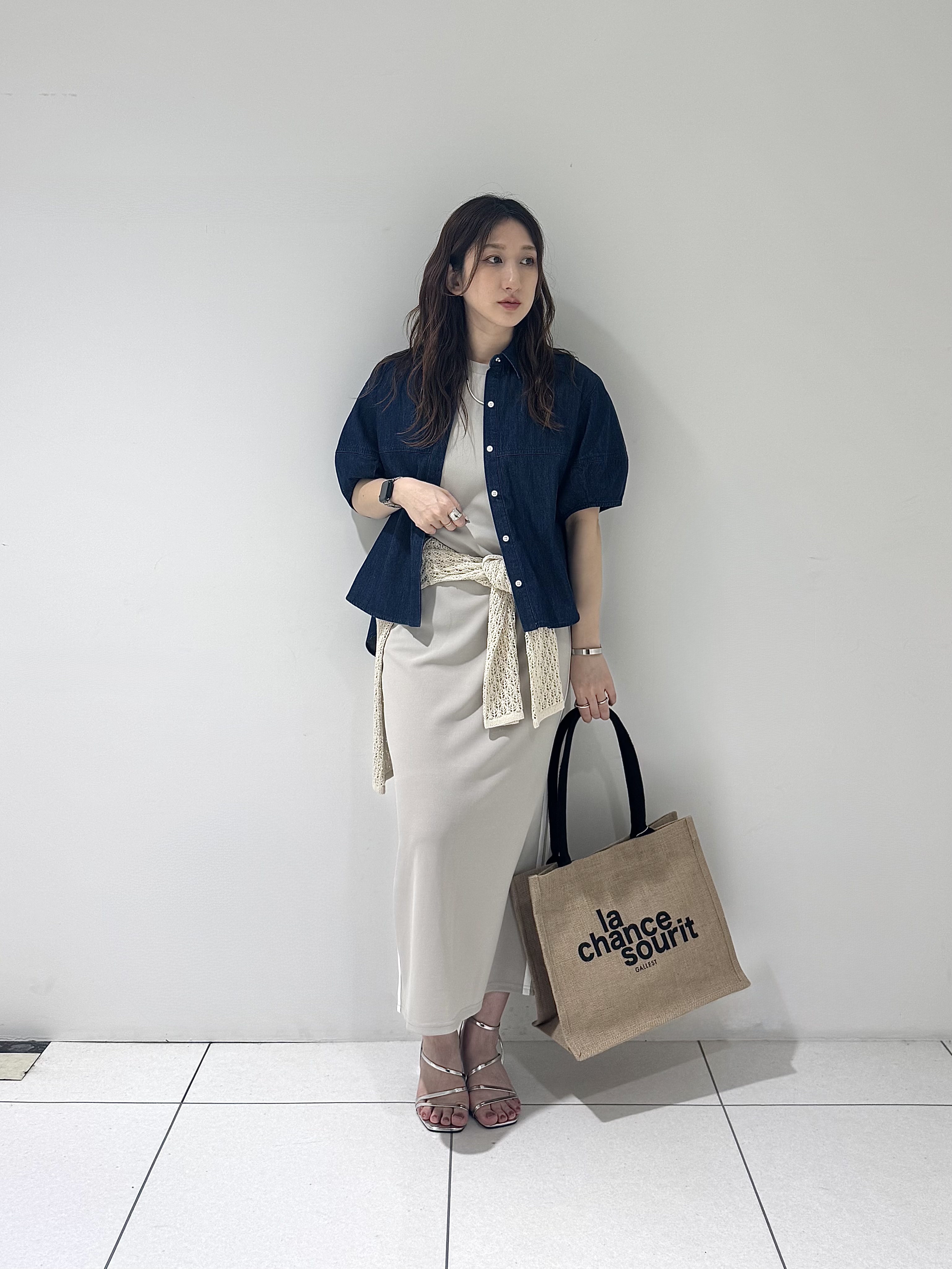 そんさんの「INDIVI｜フォルムスリーブデニムシャツ」を使ったコーディネート
