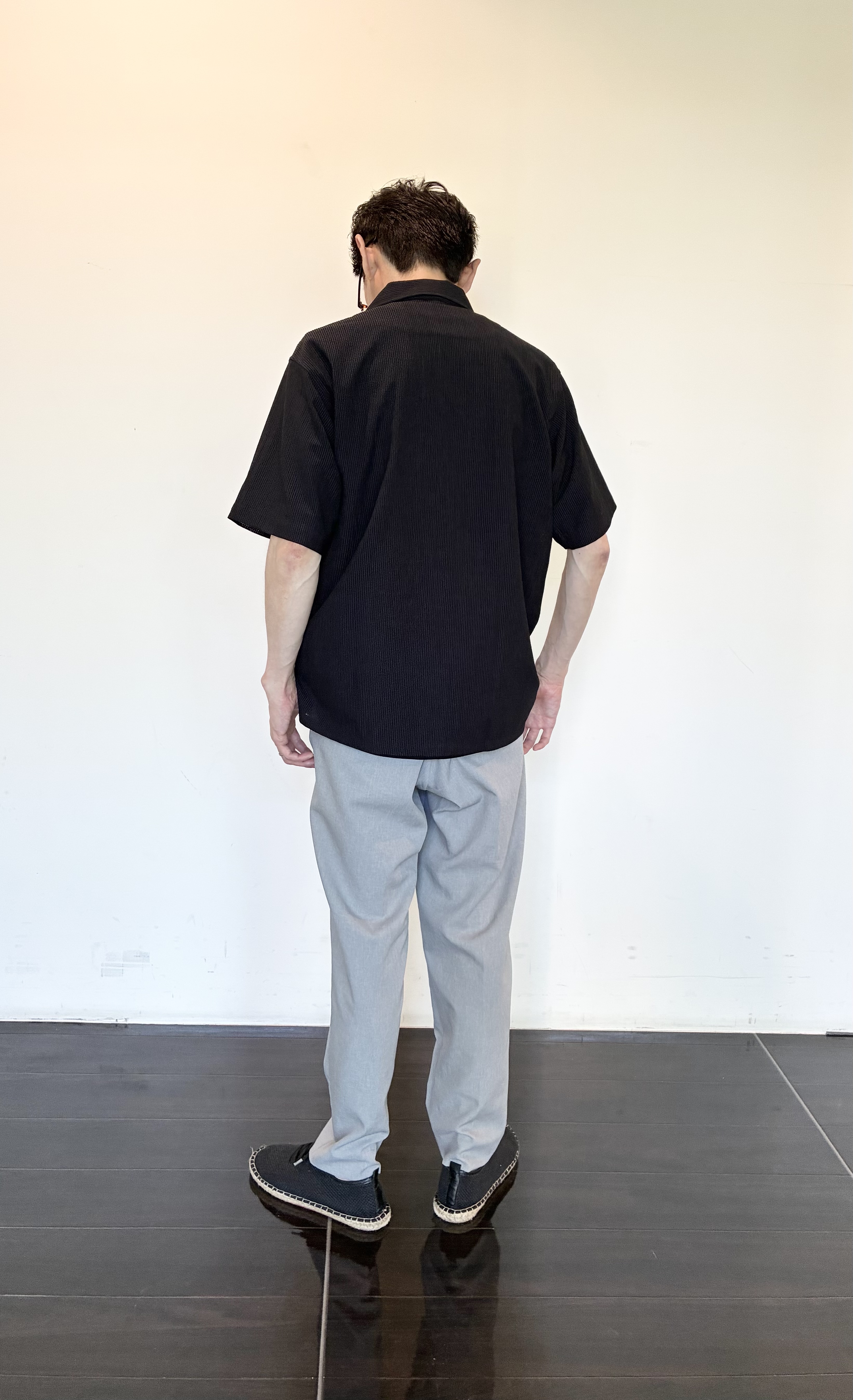ハセガワさんの「TAKEO KIKUCHI｜リネンライクカルゼイージーパンツ」を使ったコーディネート