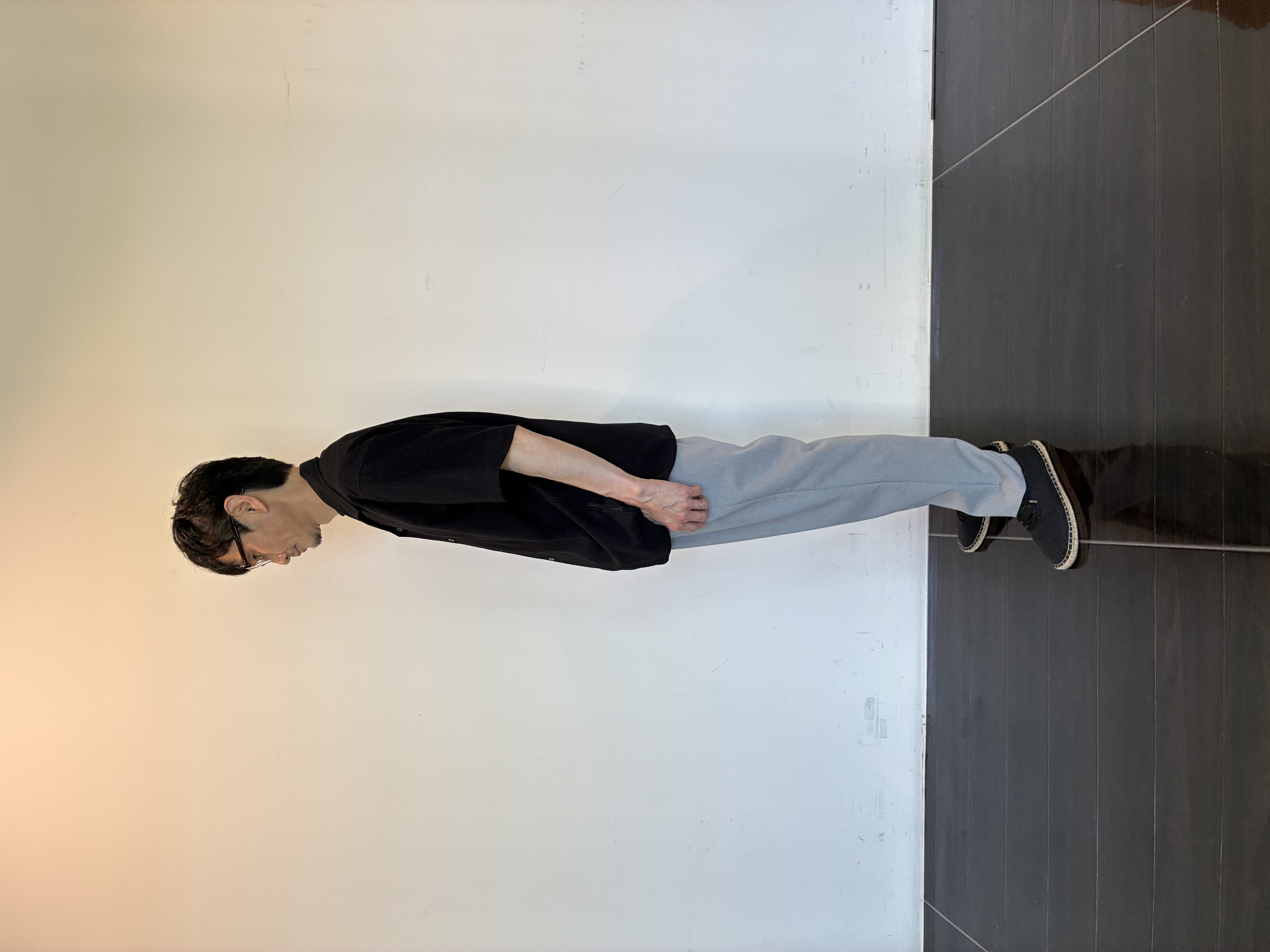 ハセガワさんの「TAKEO KIKUCHI｜リネンライクカルゼイージーパンツ」を使ったコーディネート