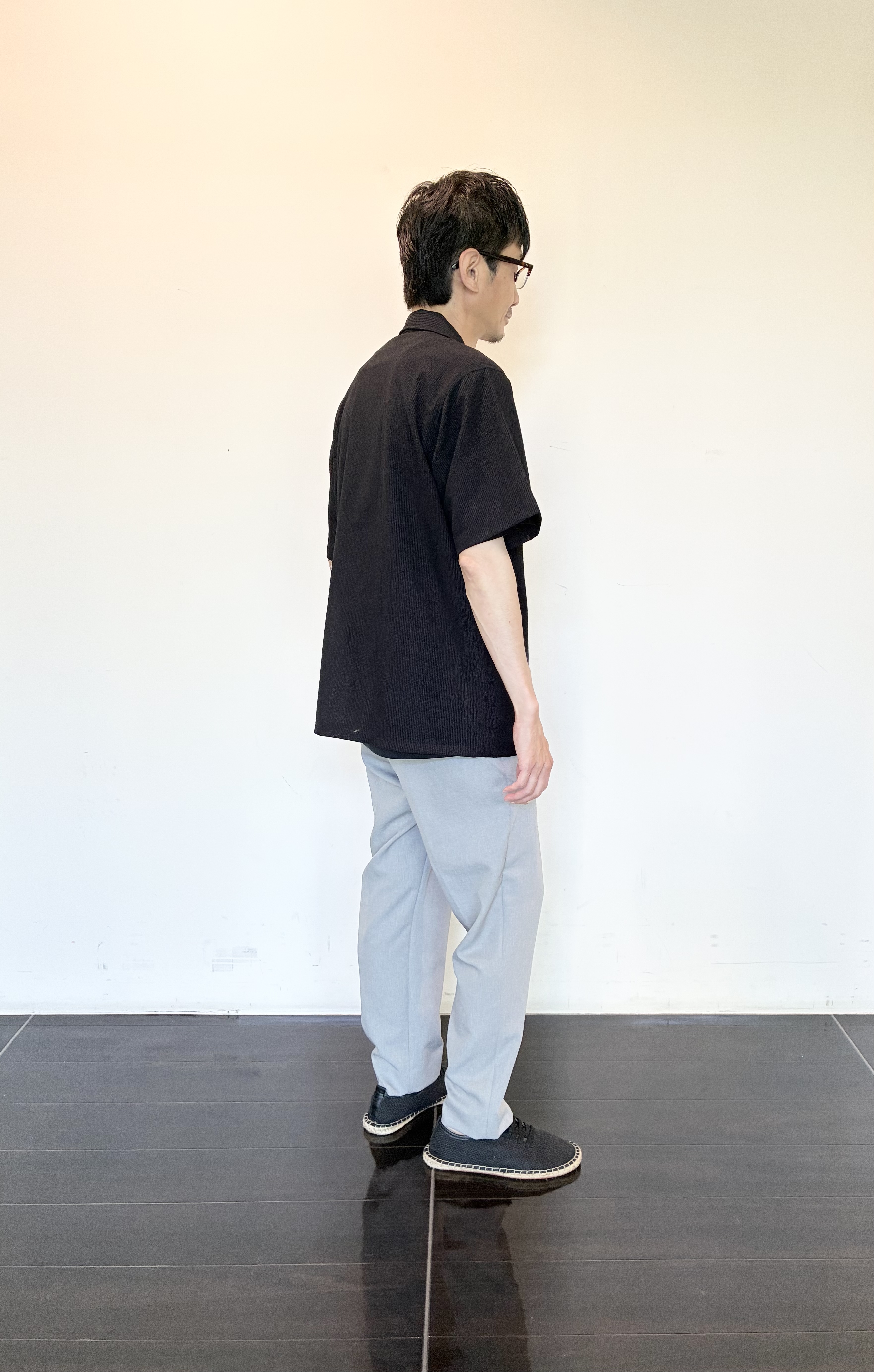 ハセガワさんの「TAKEO KIKUCHI｜リネンライクカルゼイージーパンツ」を使ったコーディネート