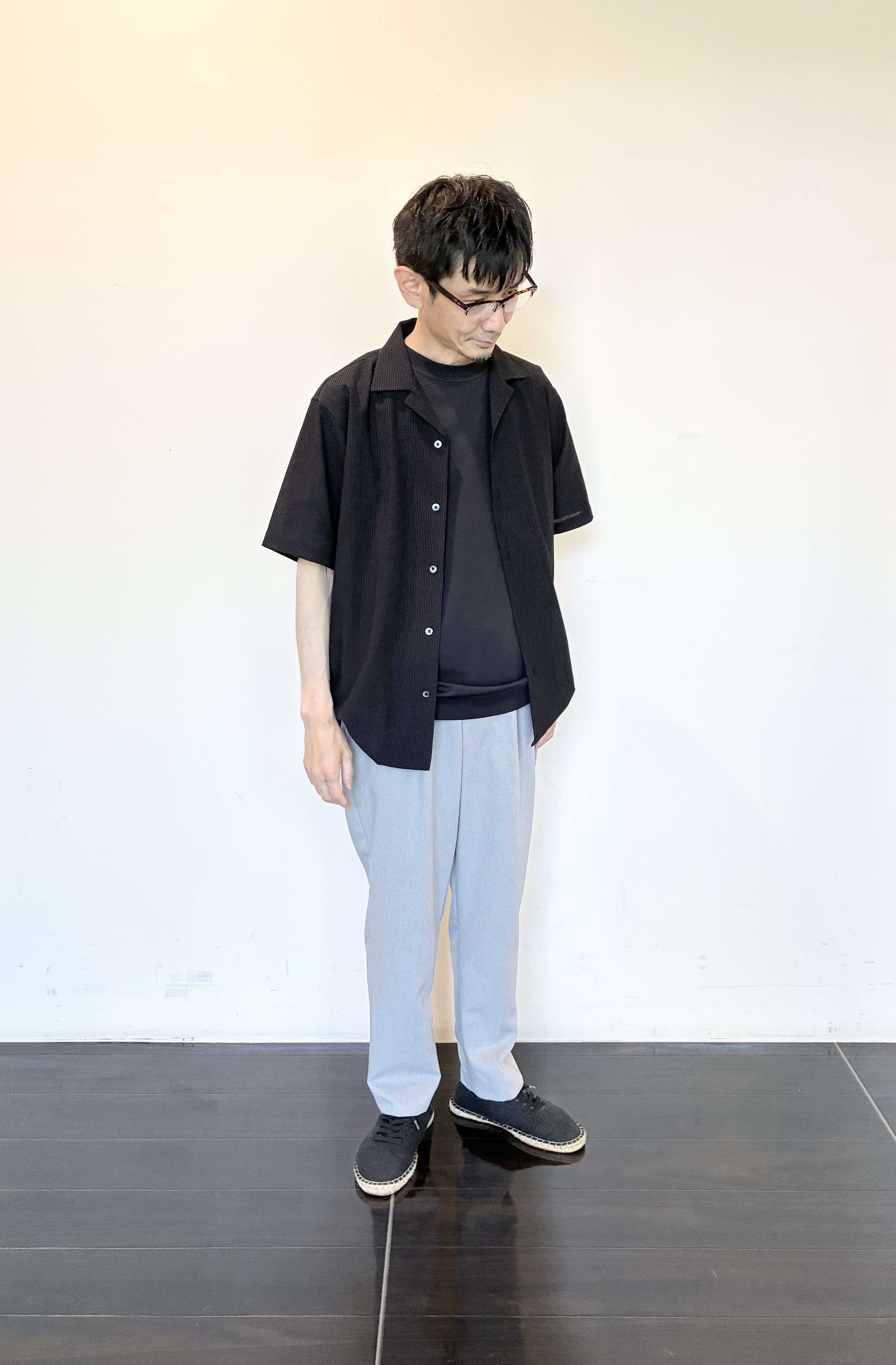 ハセガワさんの「TAKEO KIKUCHI｜リネンライクカルゼイージーパンツ」を使ったコーディネート