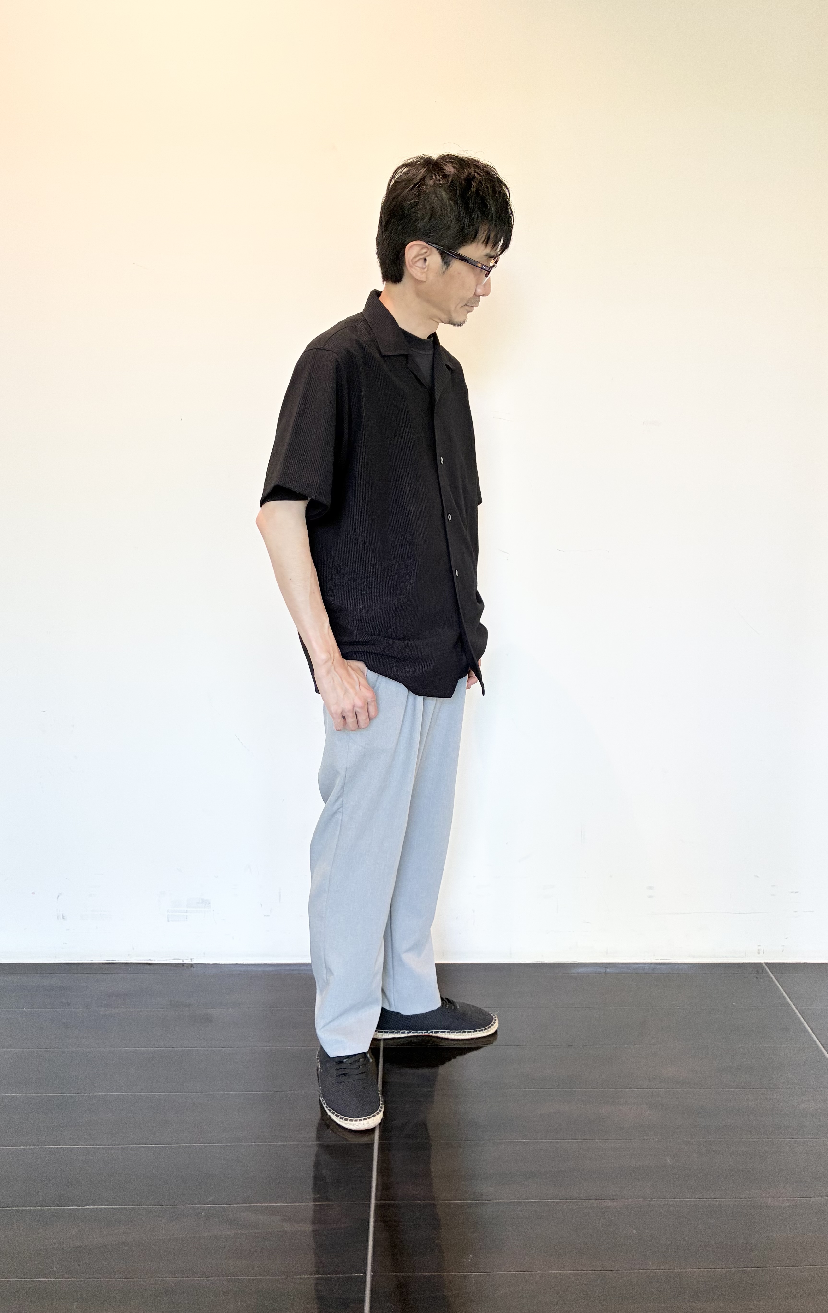 ハセガワさんの「TAKEO KIKUCHI｜リネンライクカルゼイージーパンツ」を使ったコーディネート