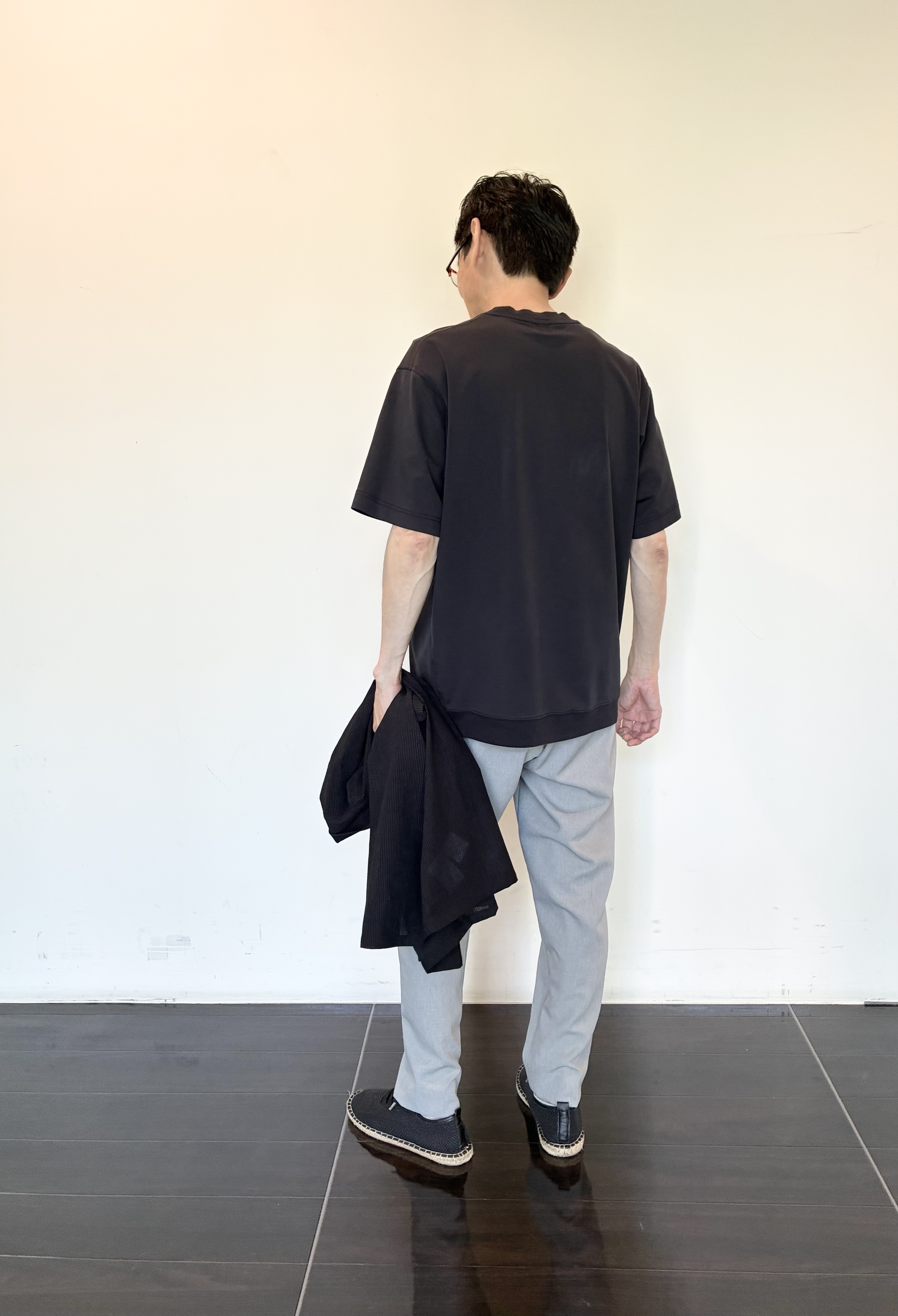 ハセガワさんの「TAKEO KIKUCHI｜リネンライクカルゼイージーパンツ」を使ったコーディネート