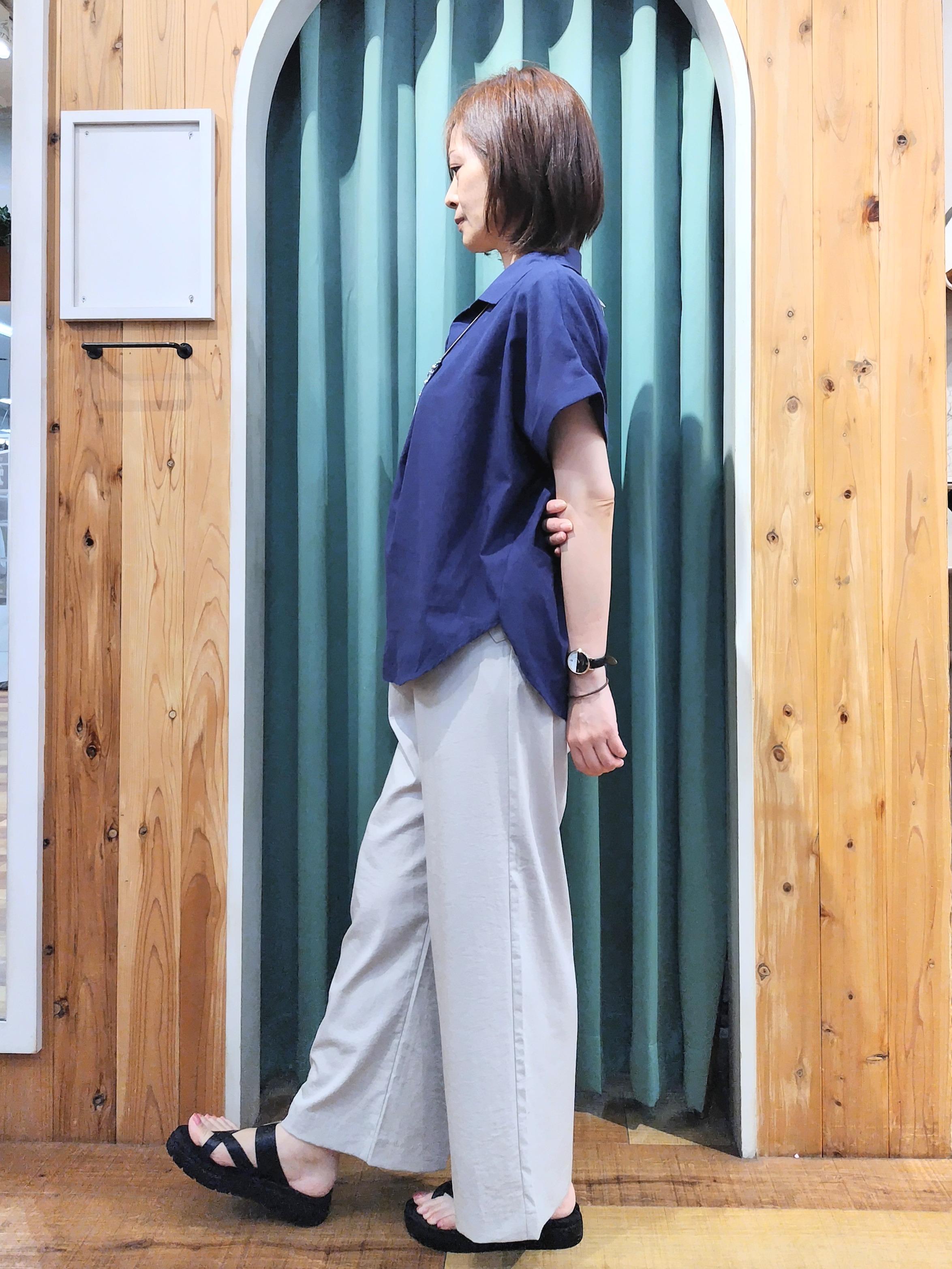 ショーコラさんの「SHOO･LA･RUE｜【UV/吸水速乾/抗菌防臭】インせず着られる フレンチリネンスキッパーシャツ」を使ったコーディネート