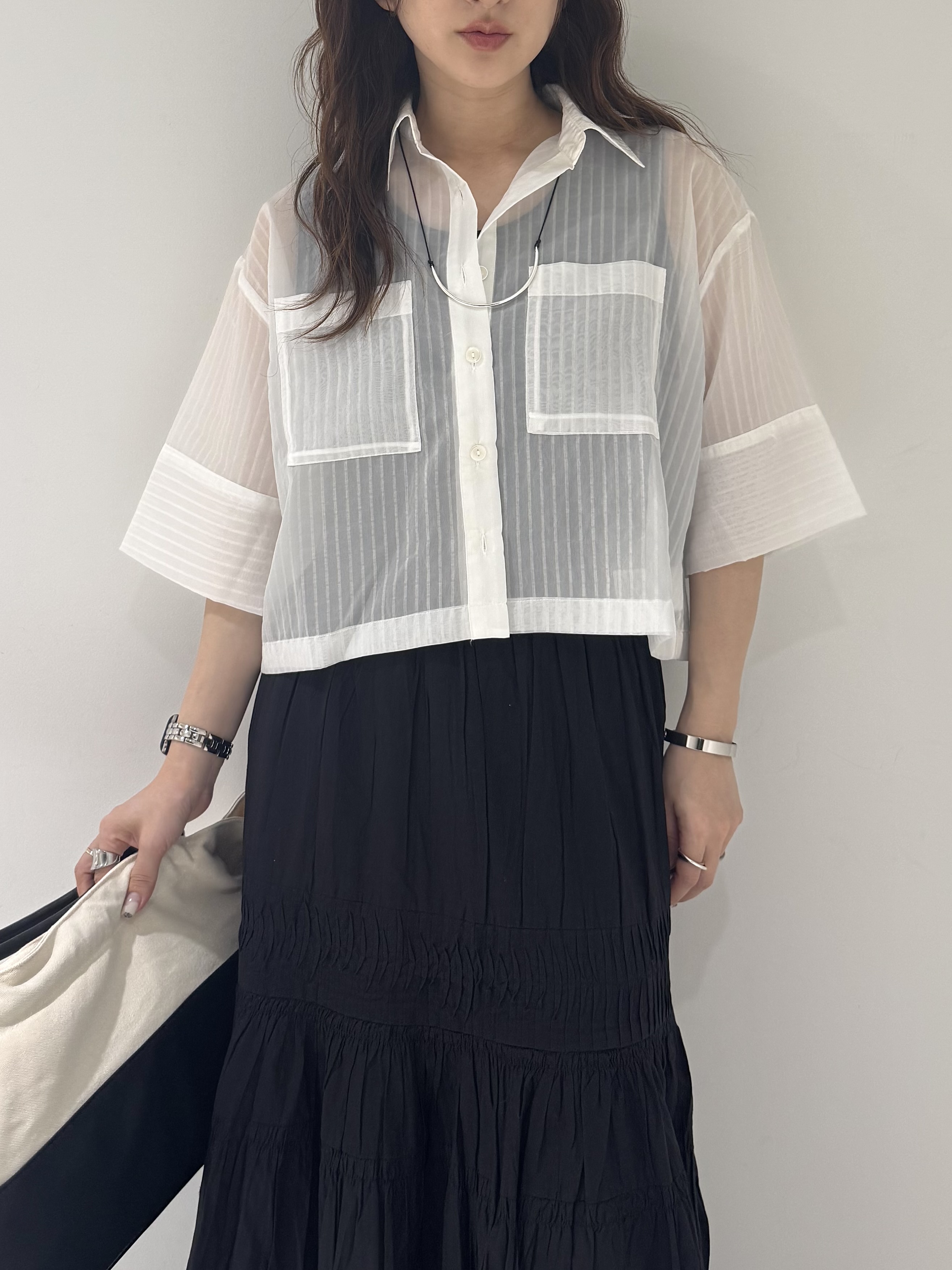 そんさんの「INDIVI｜ボックスシルエットシアーシャツ【接触冷感】」を使ったコーディネート