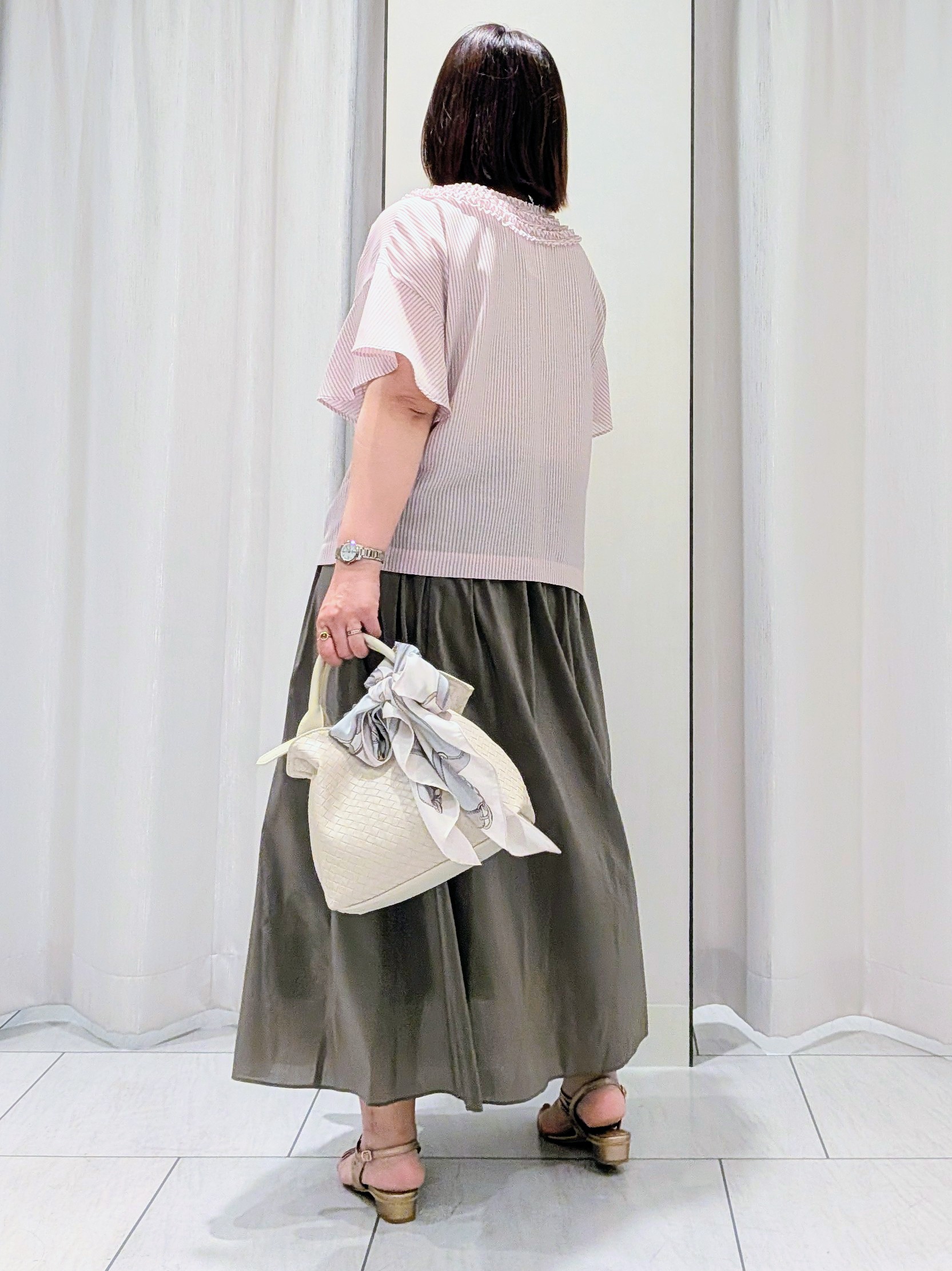 Onumaさんの「UNTITLED｜【接触冷感/通気性/洗える】Vネックフリルブラウス」を使ったコーディネート
