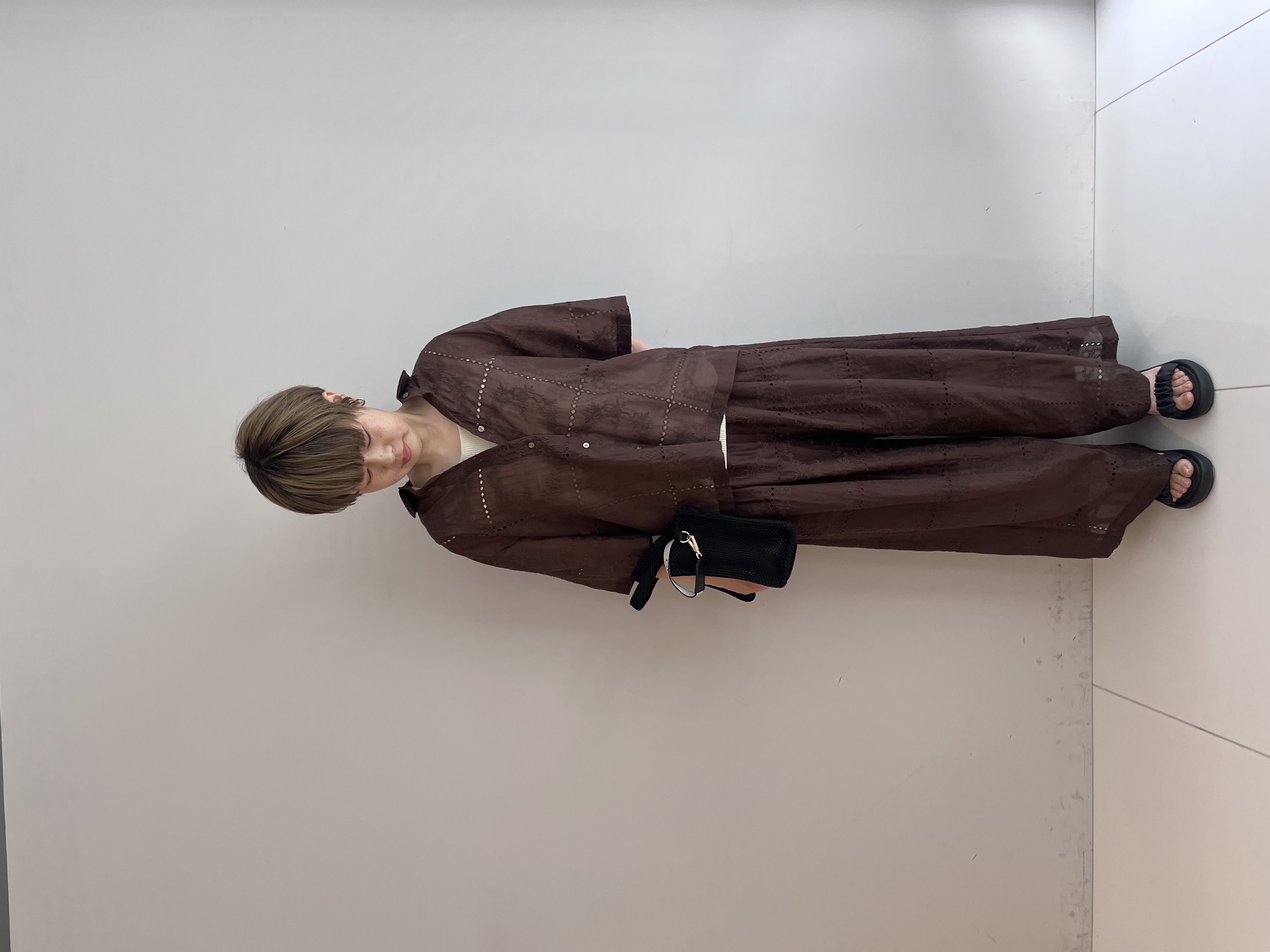 Mariko.Sさんの「OPAQUE.CLIP｜刺繍ハーフスリーブシャツ／セットアップ対応可【洗濯機OK】」を使ったコーディネート