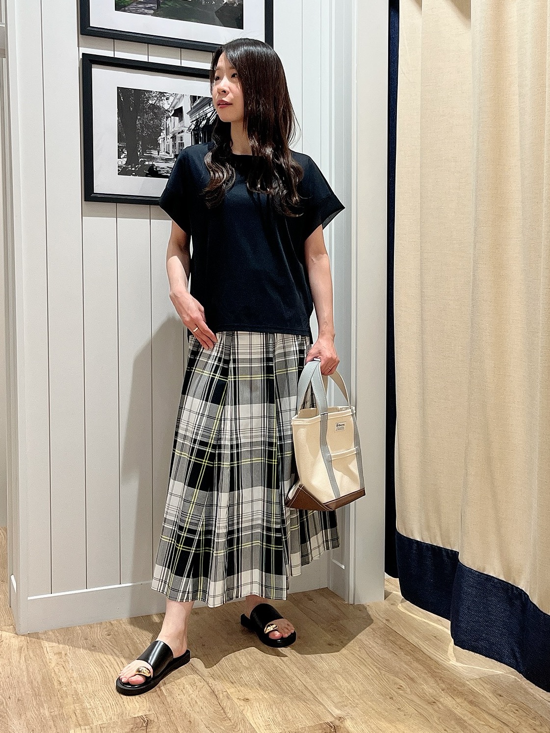 mihoさんの「Dessin｜【UVカット/接触冷感】美光沢カットソー」を使ったコーディネート