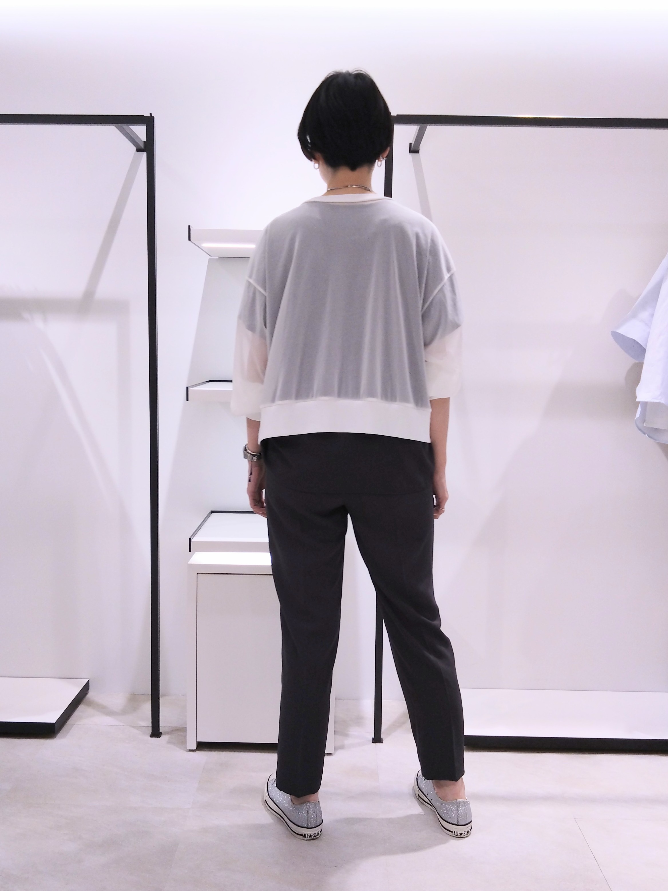 まちこさんの「UNTITLED｜【UV/接触冷感/セットアップ可】リラクシーキーVネックブラウス」を使ったコーディネート
