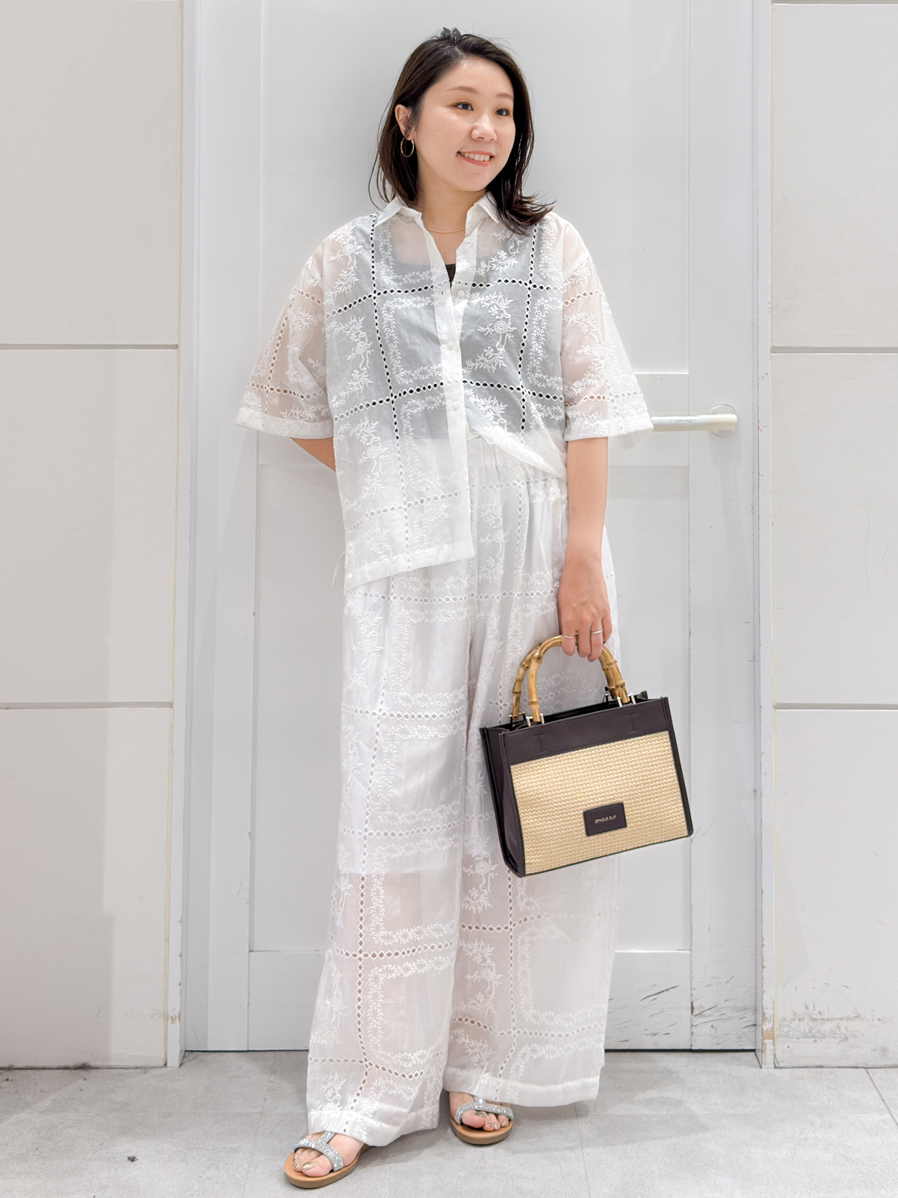 yuka.aさんの「OPAQUE.CLIP｜刺繍ハーフスリーブシャツ／セットアップ対応可【洗濯機OK】」を使ったコーディネート