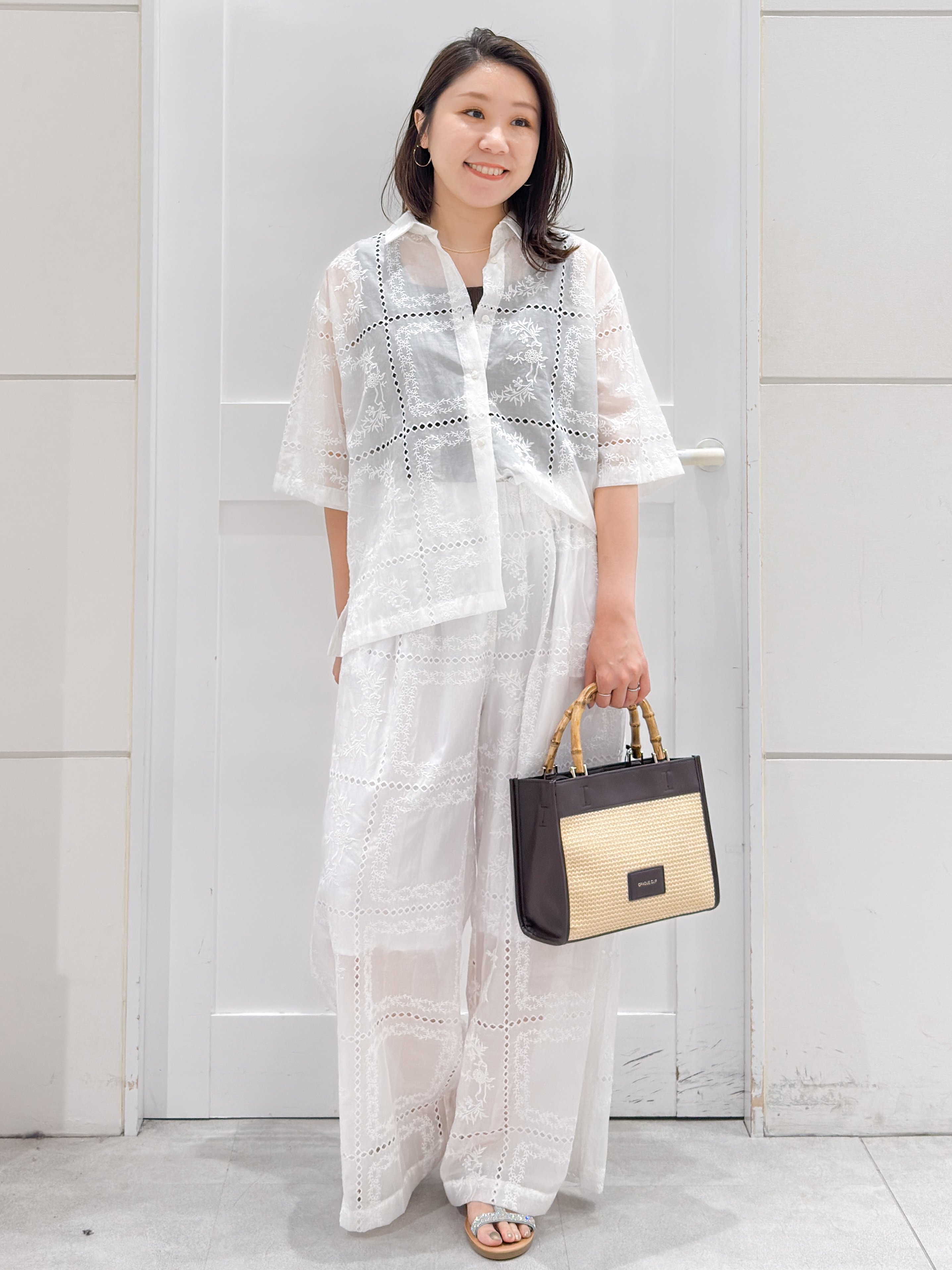 yuka.aさんの「OPAQUE.CLIP｜刺繍ハーフスリーブシャツ／セットアップ対応可【洗濯機OK】」を使ったコーディネート