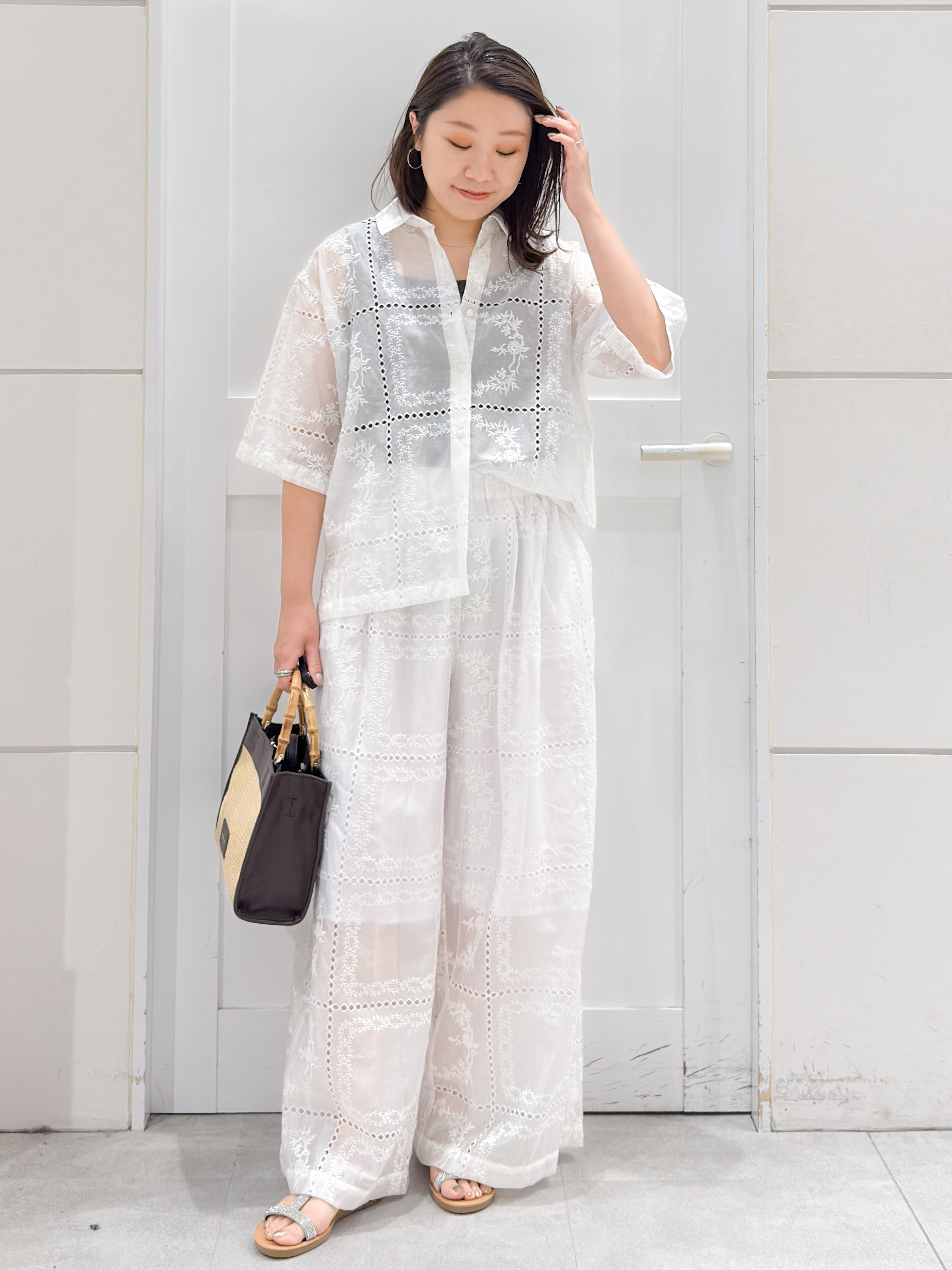 yuka.aさんの「OPAQUE.CLIP｜刺繍ハーフスリーブシャツ／セットアップ対応可【洗濯機OK】」を使ったコーディネート