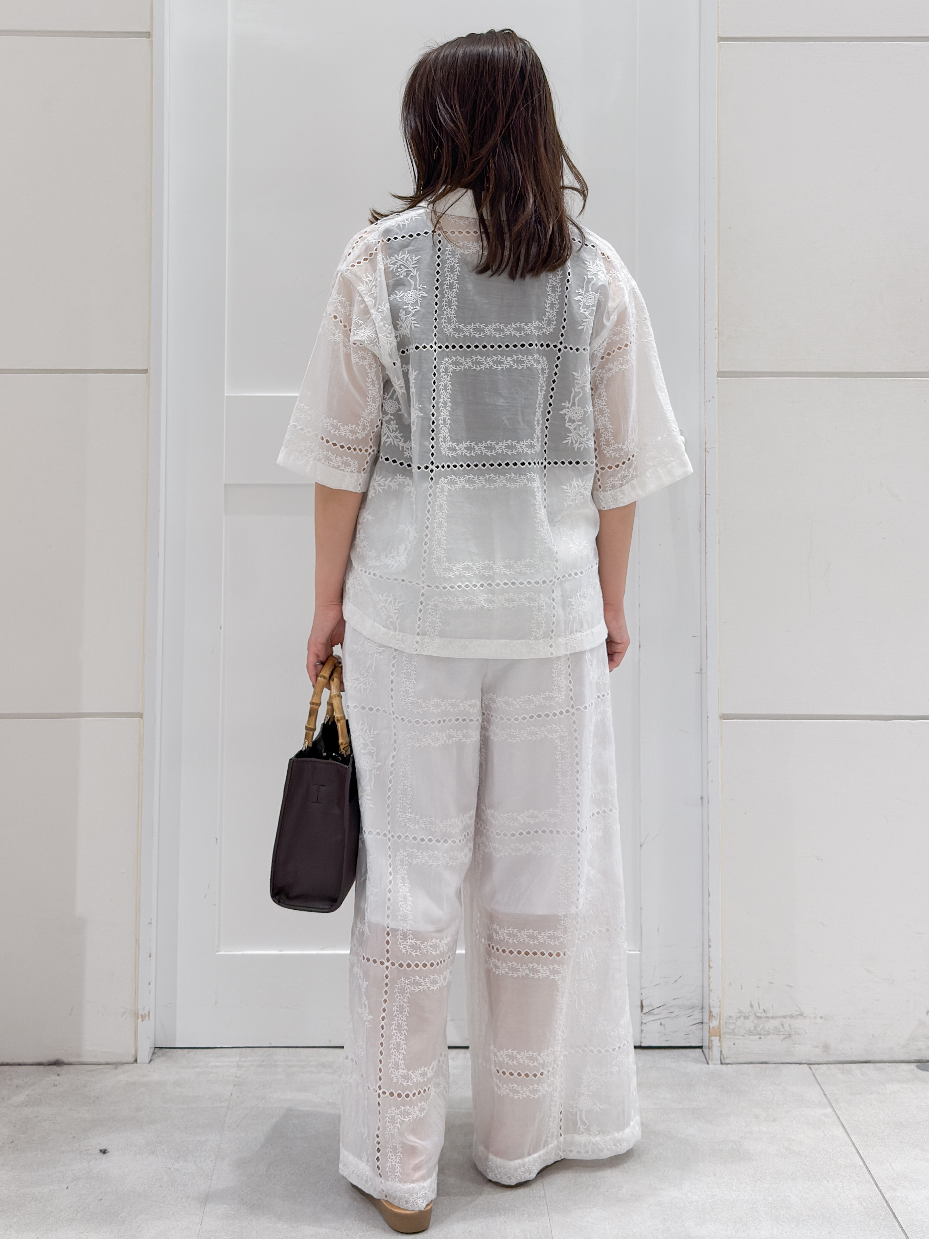 yuka.aさんの「OPAQUE.CLIP｜刺繍ハーフスリーブシャツ／セットアップ対応可【洗濯機OK】」を使ったコーディネート