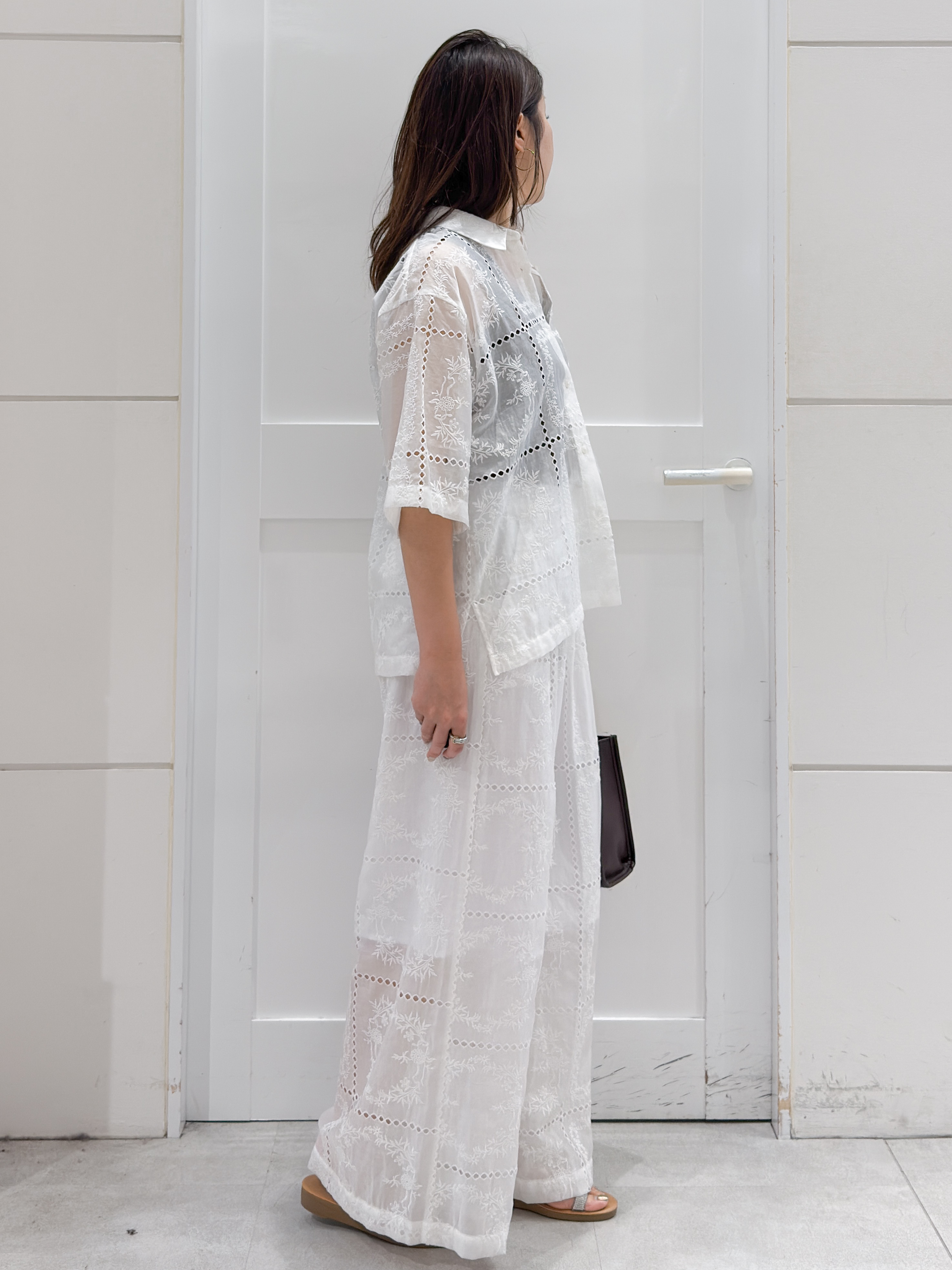 yuka.aさんの「OPAQUE.CLIP｜刺繍ハーフスリーブシャツ／セットアップ対応可【洗濯機OK】」を使ったコーディネート