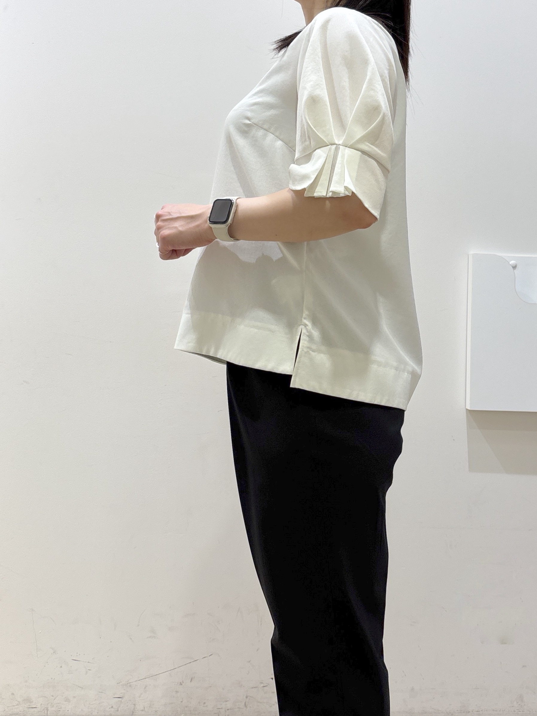 mameさんの「index｜【接触冷感／吸水速乾】タックパフスリーブブラウス《防シワ／洗濯機OK／XS～3L／8col》」を使ったコーディネート