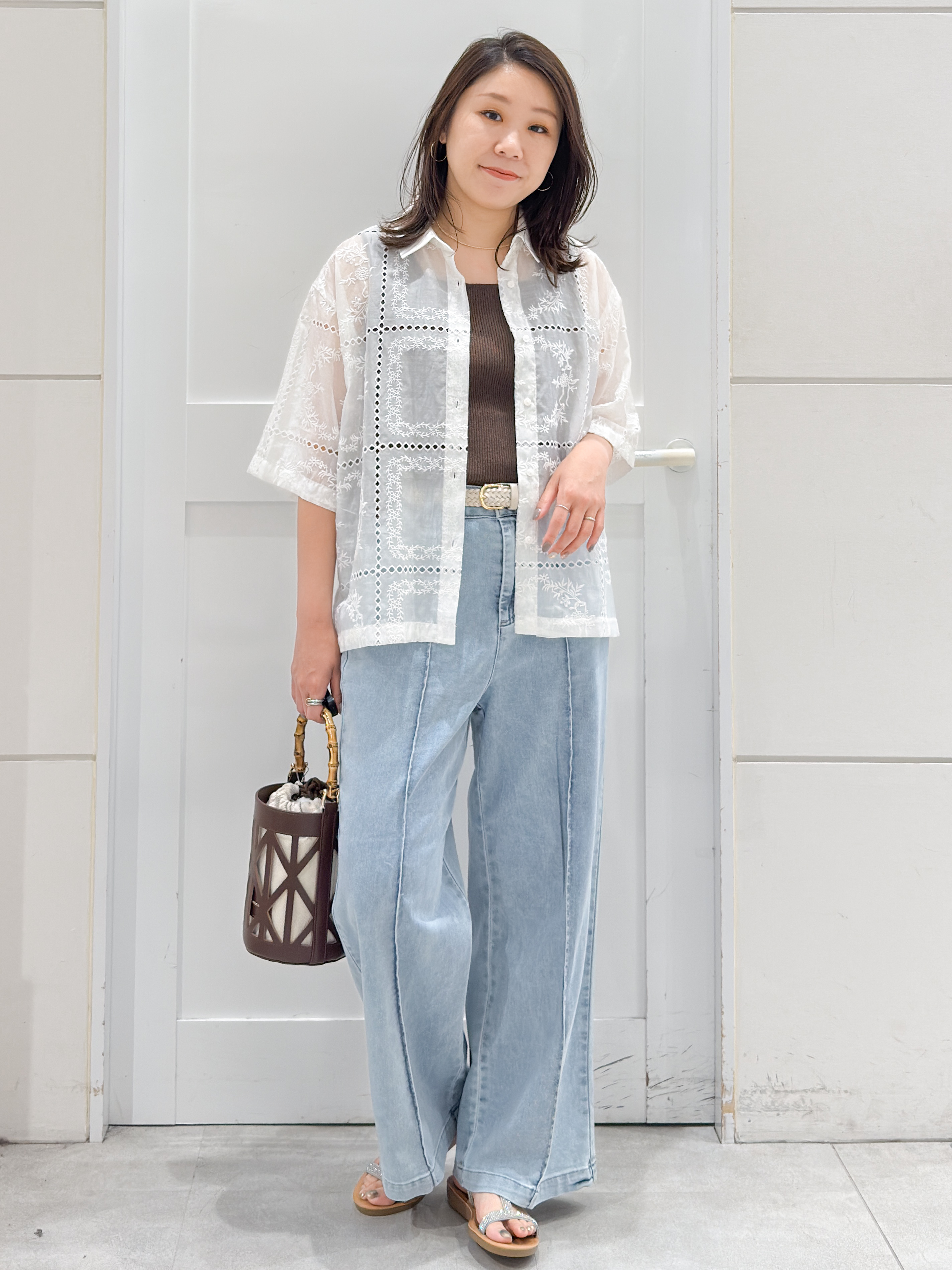 yuka.aさんの「OPAQUE.CLIP｜刺繍ハーフスリーブシャツ／セットアップ対応可【洗濯機OK】」を使ったコーディネート