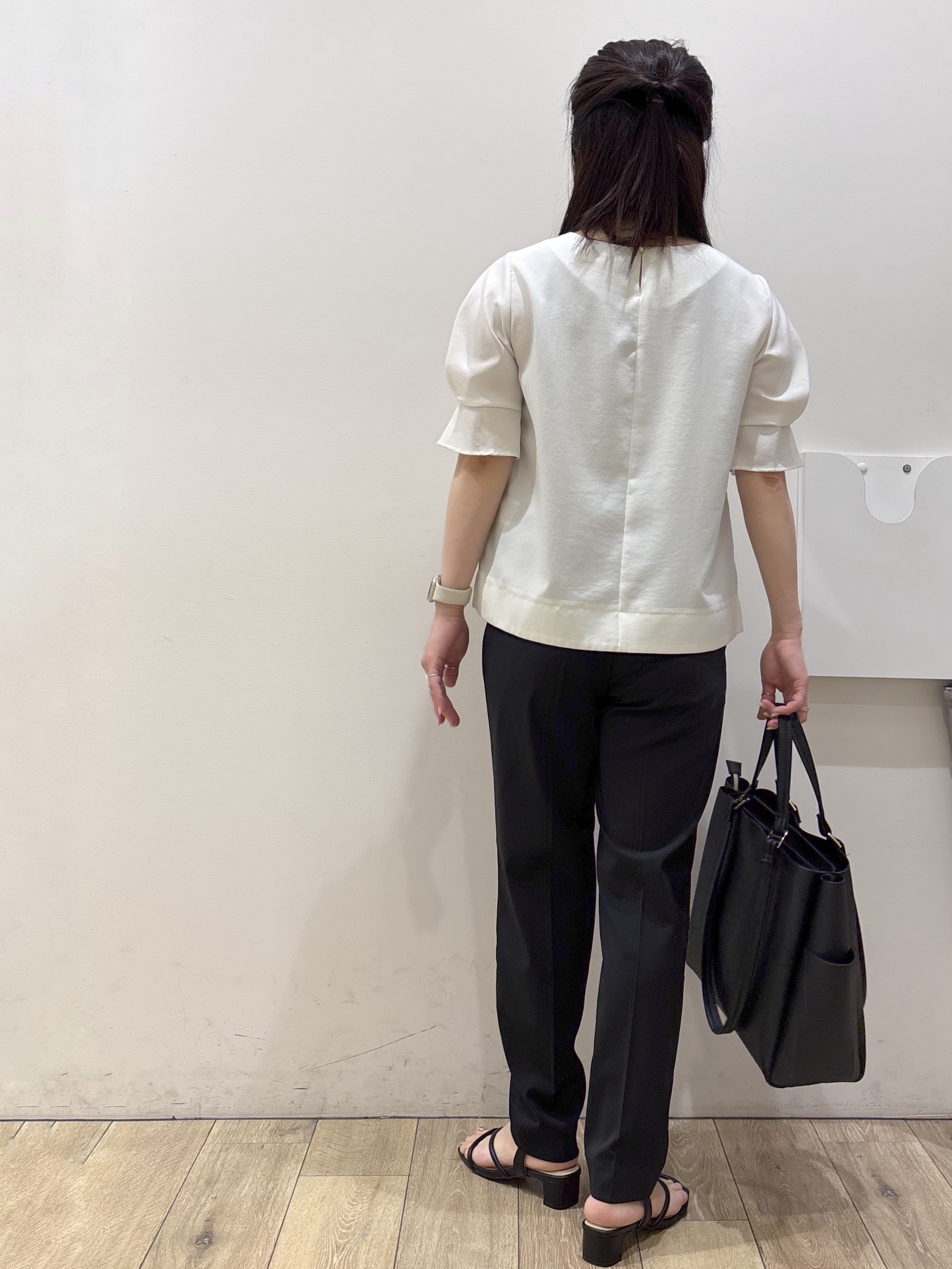 mameさんの「index｜【接触冷感／吸水速乾】タックパフスリーブブラウス《防シワ／洗濯機OK／XS～3L／8col》」を使ったコーディネート