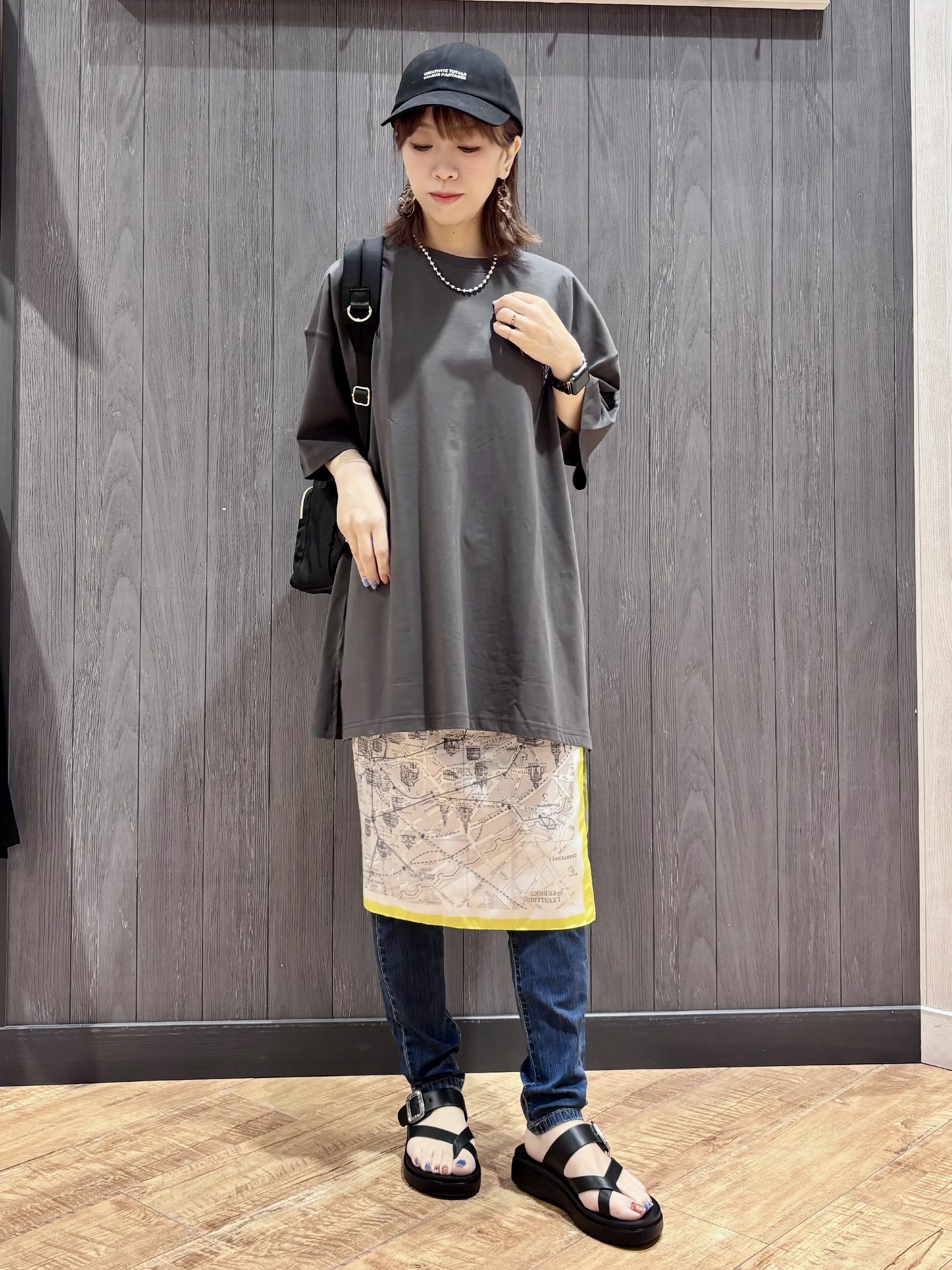 meiさんの「SHOO･LA･RUE｜【体型カバー】ゆるっとBIGアソートTシャツ」を使ったコーディネート
