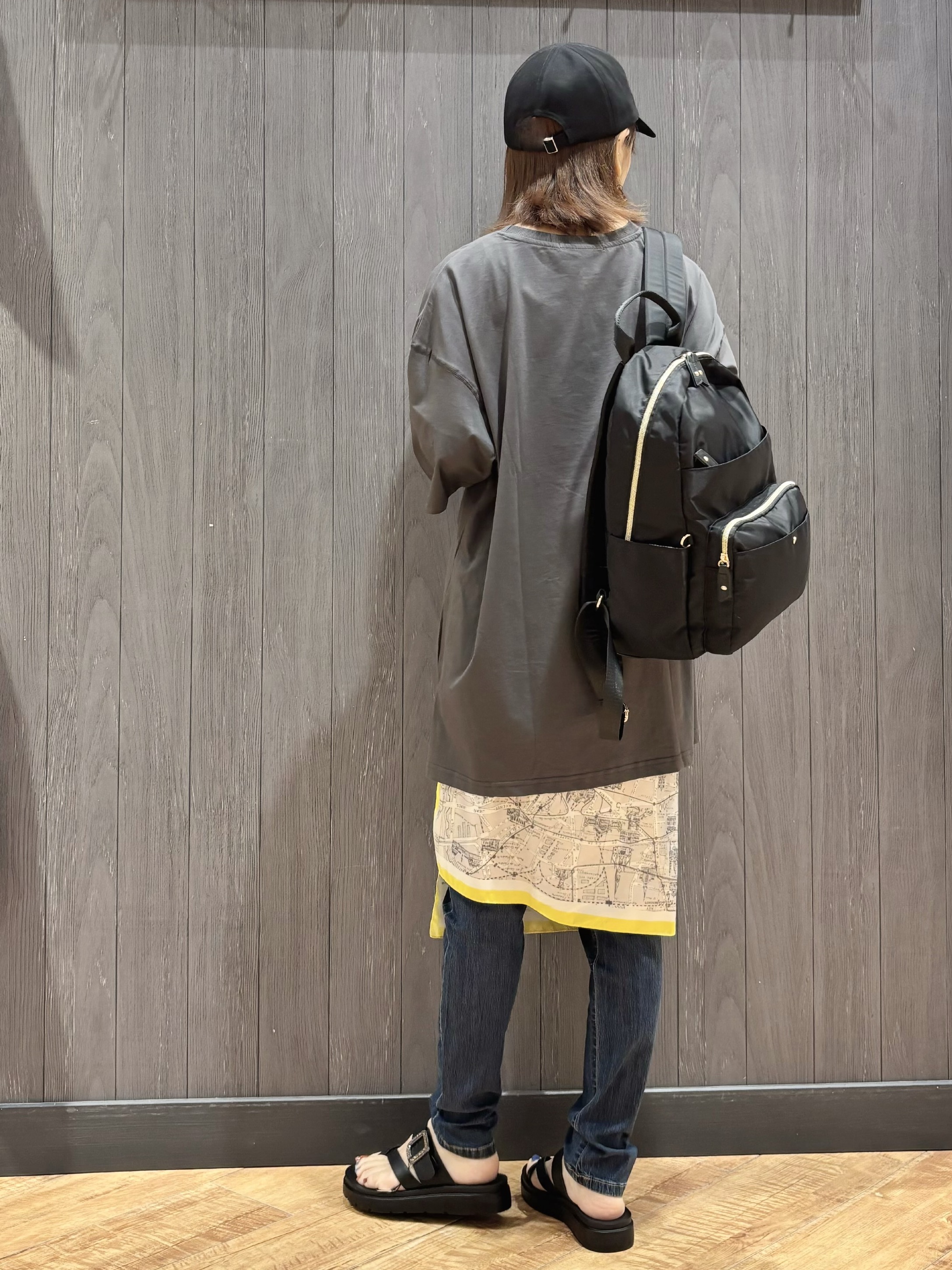 meiさんの「SHOO･LA･RUE｜【体型カバー】ゆるっとBIGアソートTシャツ」を使ったコーディネート