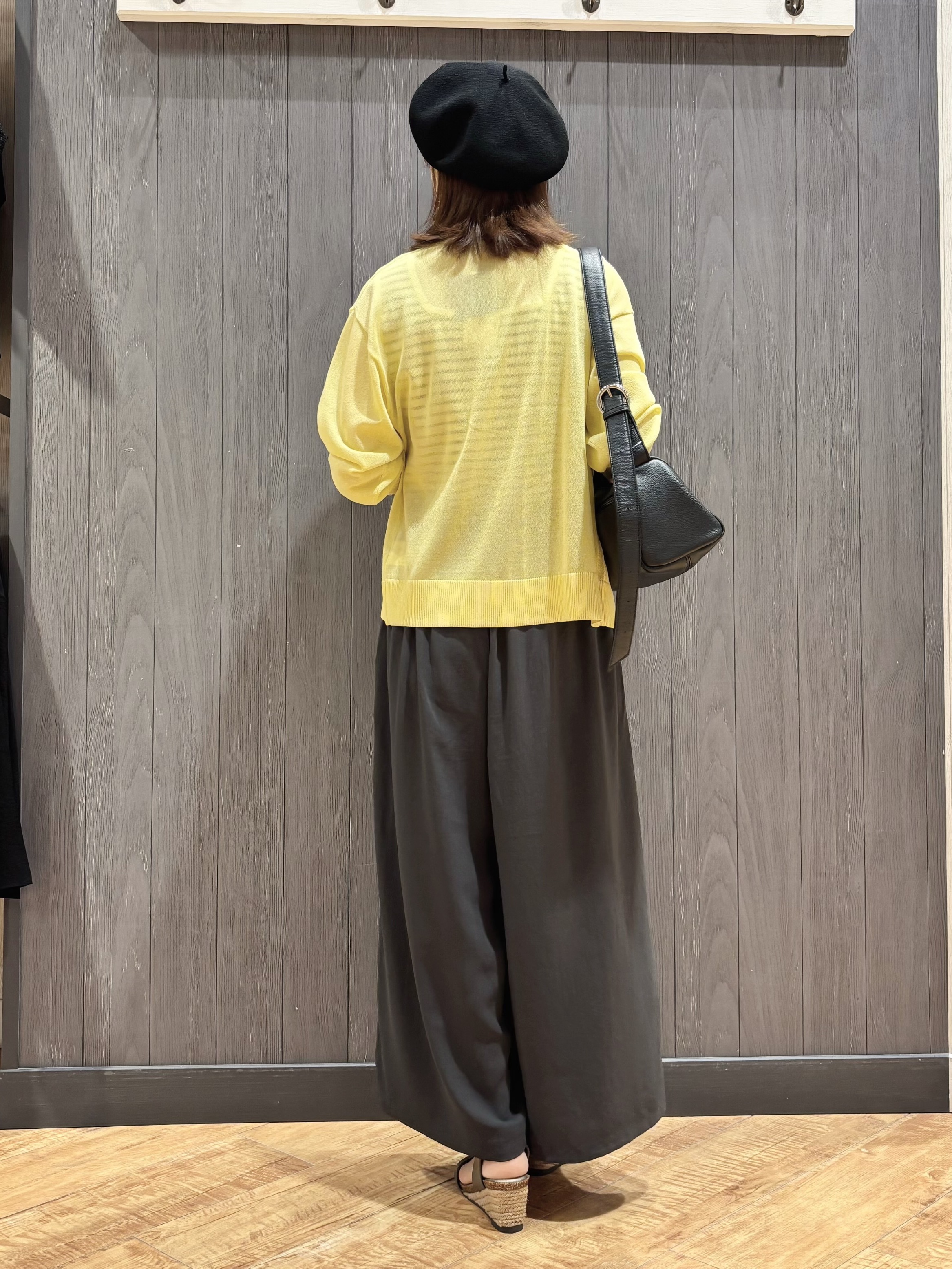meiさんの「SHOO･LA･RUE｜【洗濯機可/S-LL】程よいVネックですっきり魅せる ジップアップ 7分袖シアーカーディガン」を使ったコーディネート