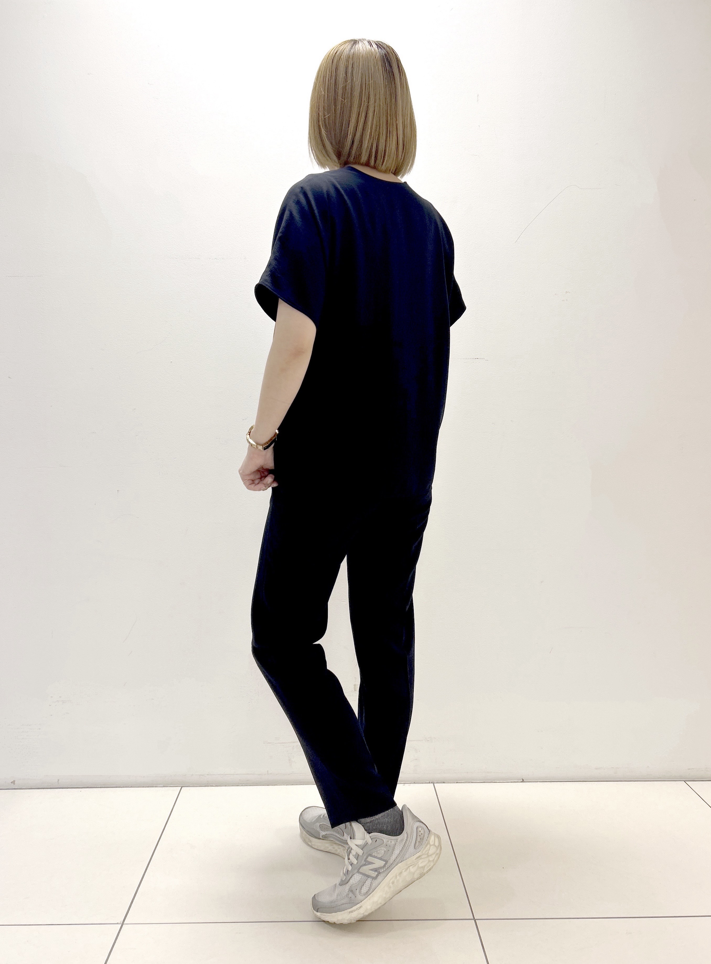 hacoさんの「UNTITLED｜【UV/接触冷感/セットアップ可】リラクシーキーVネックブラウス」を使ったコーディネート