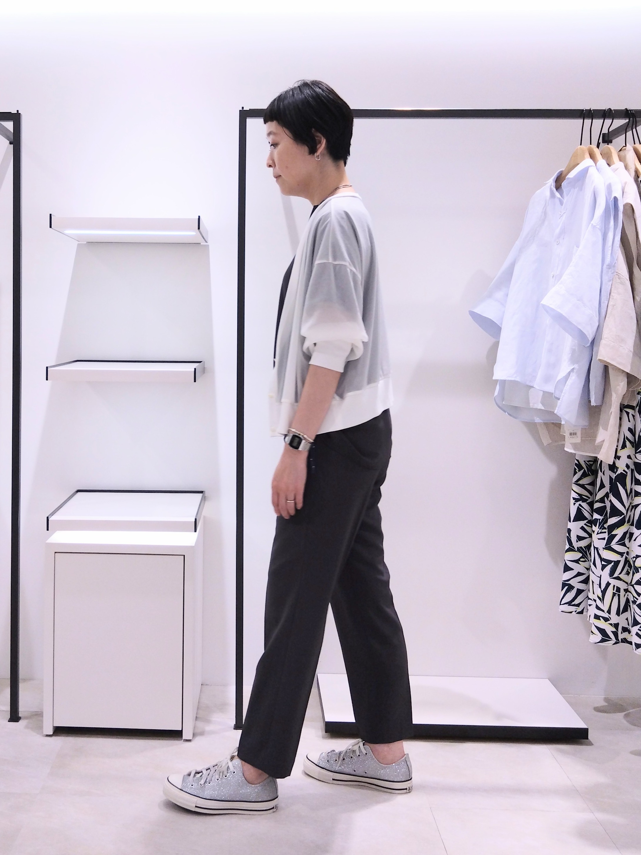 まちこさんの「UNTITLED｜【UV/接触冷感/セットアップ可】リラクシーキーVネックブラウス」を使ったコーディネート