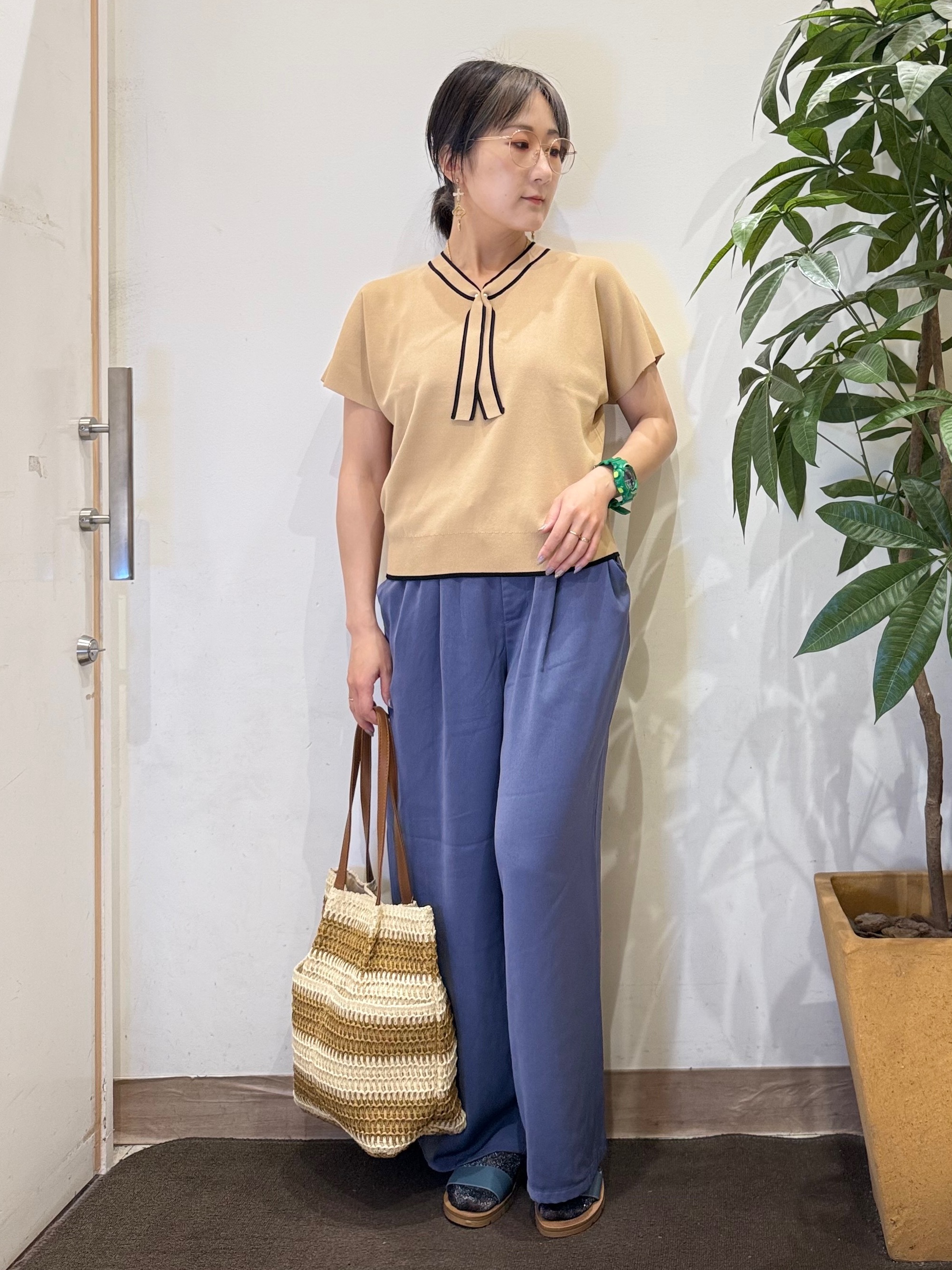 misakiさんの「SHOO･LA･RUE｜【高レビュー/毎日洗える/UV】二の腕も隠せる 配色ボウタイニット」を使ったコーディネート