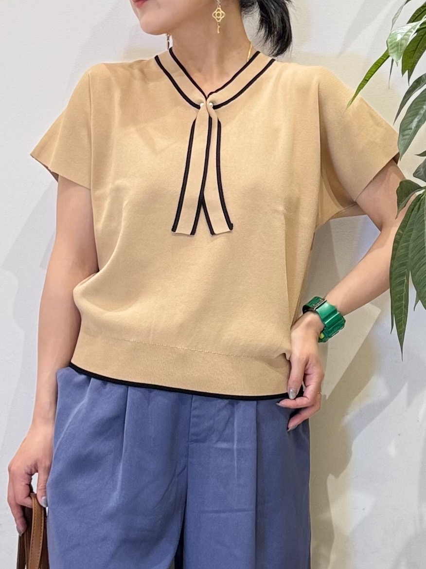 misakiさんの「SHOO･LA･RUE｜【高レビュー/毎日洗える/UV】二の腕も隠せる 配色ボウタイニット」を使ったコーディネート