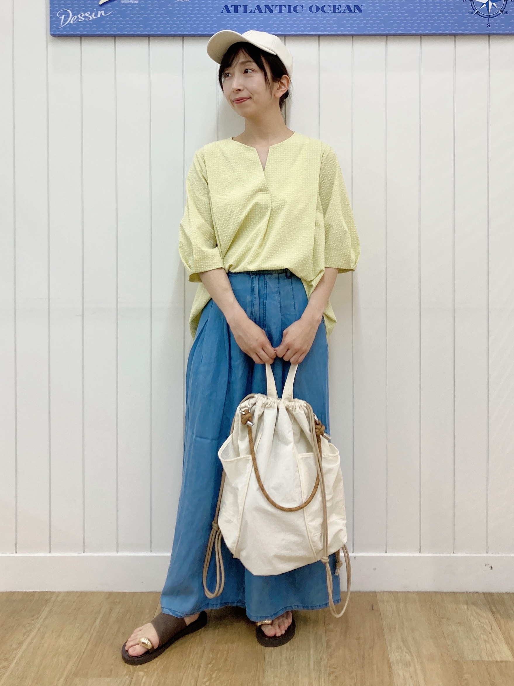 yoshiさんの「Dessin｜【セットアップ可/UVカット】サッカー素材 キーネックブラウス」を使ったコーディネート